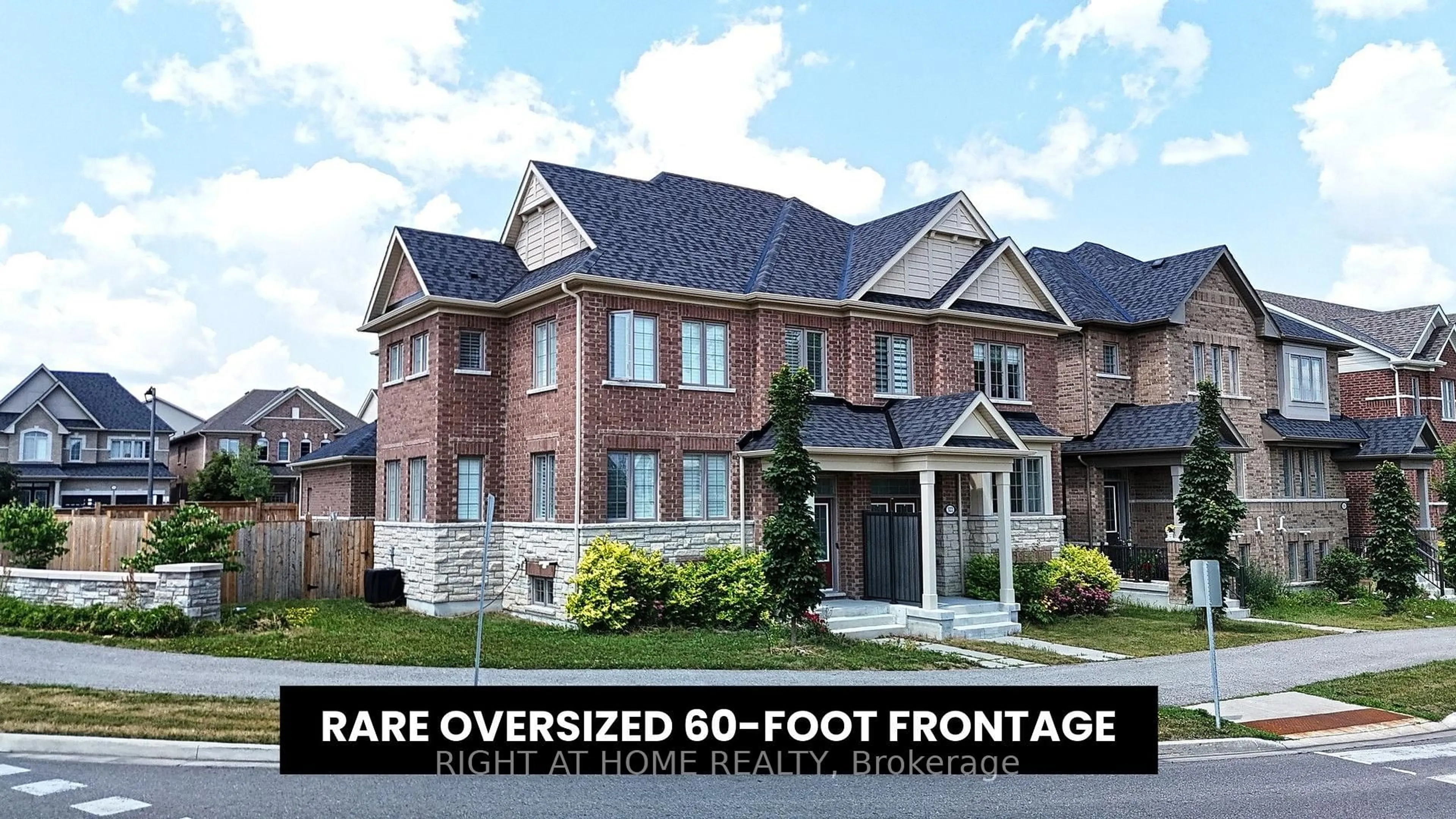 Home with brick exterior material, street for 324 Britannia Ave, Oshawa Ontario L1L 0L6