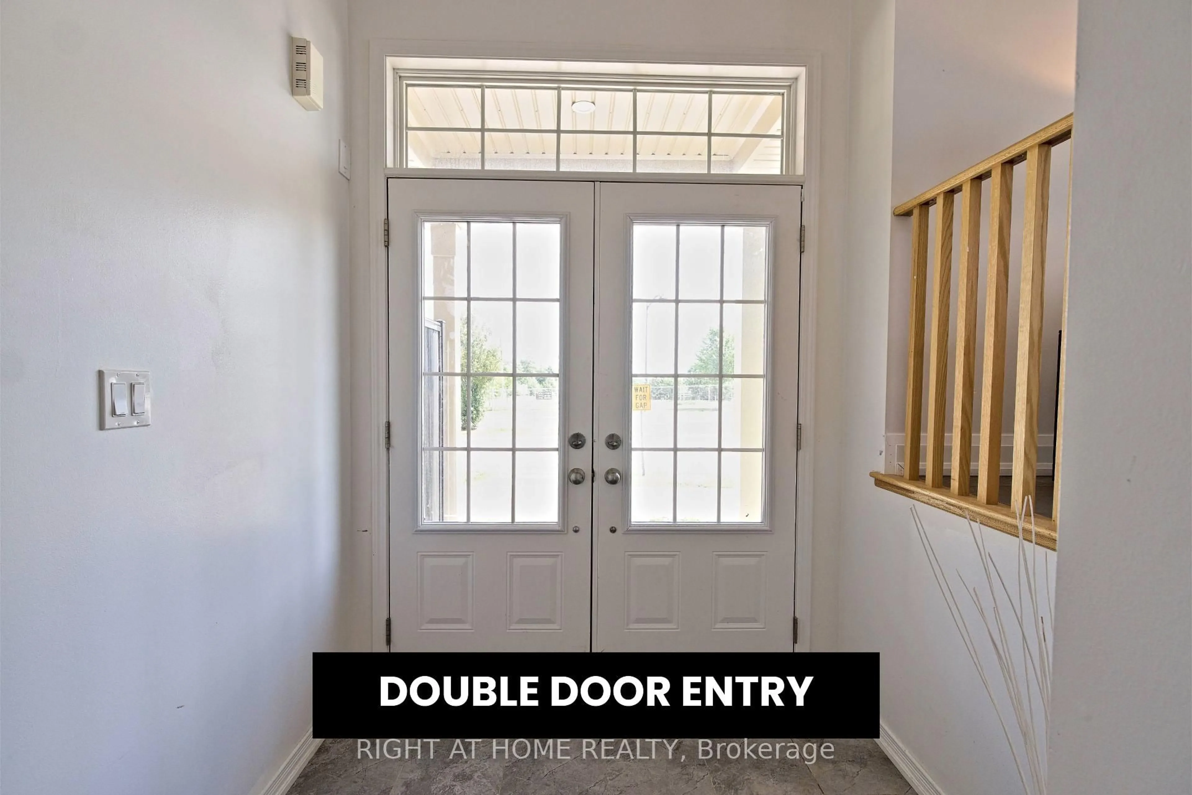 Indoor entryway for 324 Britannia Ave, Oshawa Ontario L1L 0L6