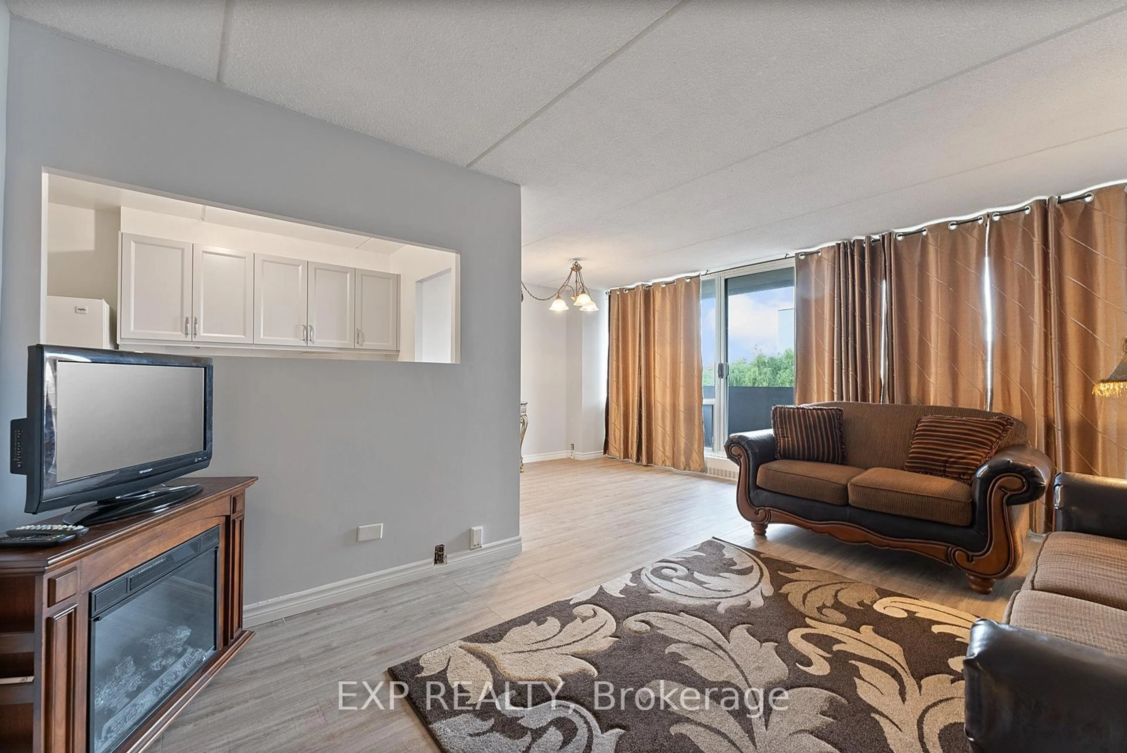 Living room with furniture, unknown for 2 Glamorgan Ave #612, Toronto Ontario M1P 2M8