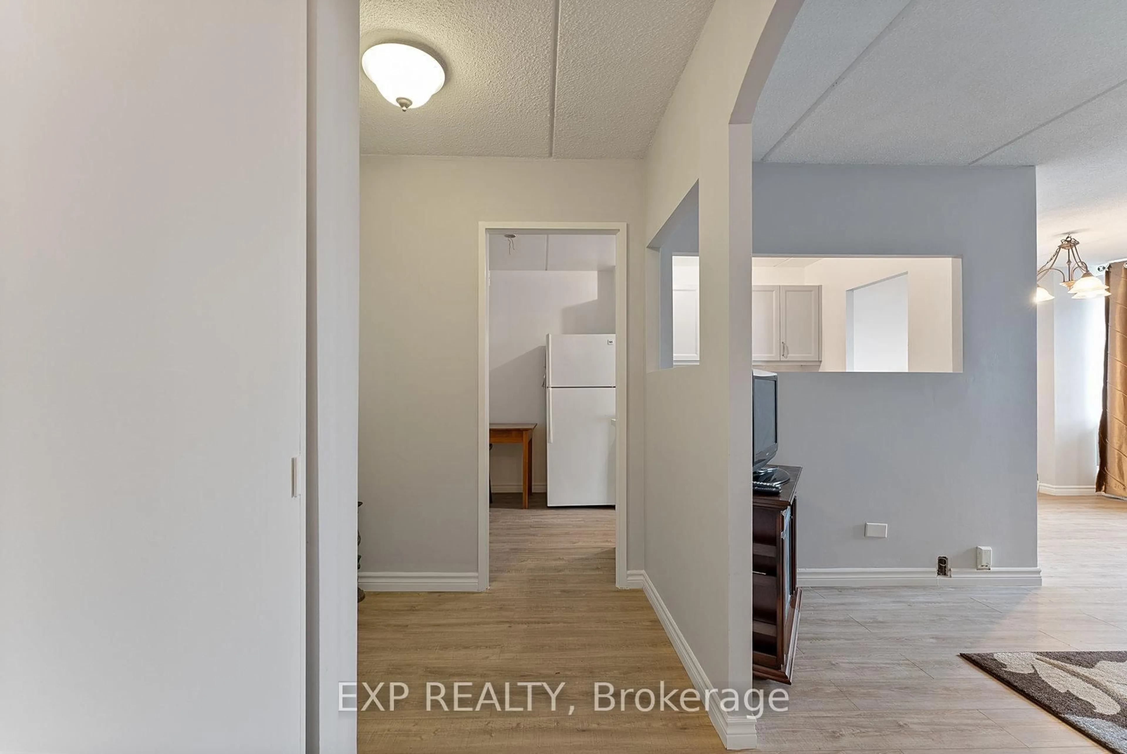 A pic of a room for 2 Glamorgan Ave #612, Toronto Ontario M1P 2M8