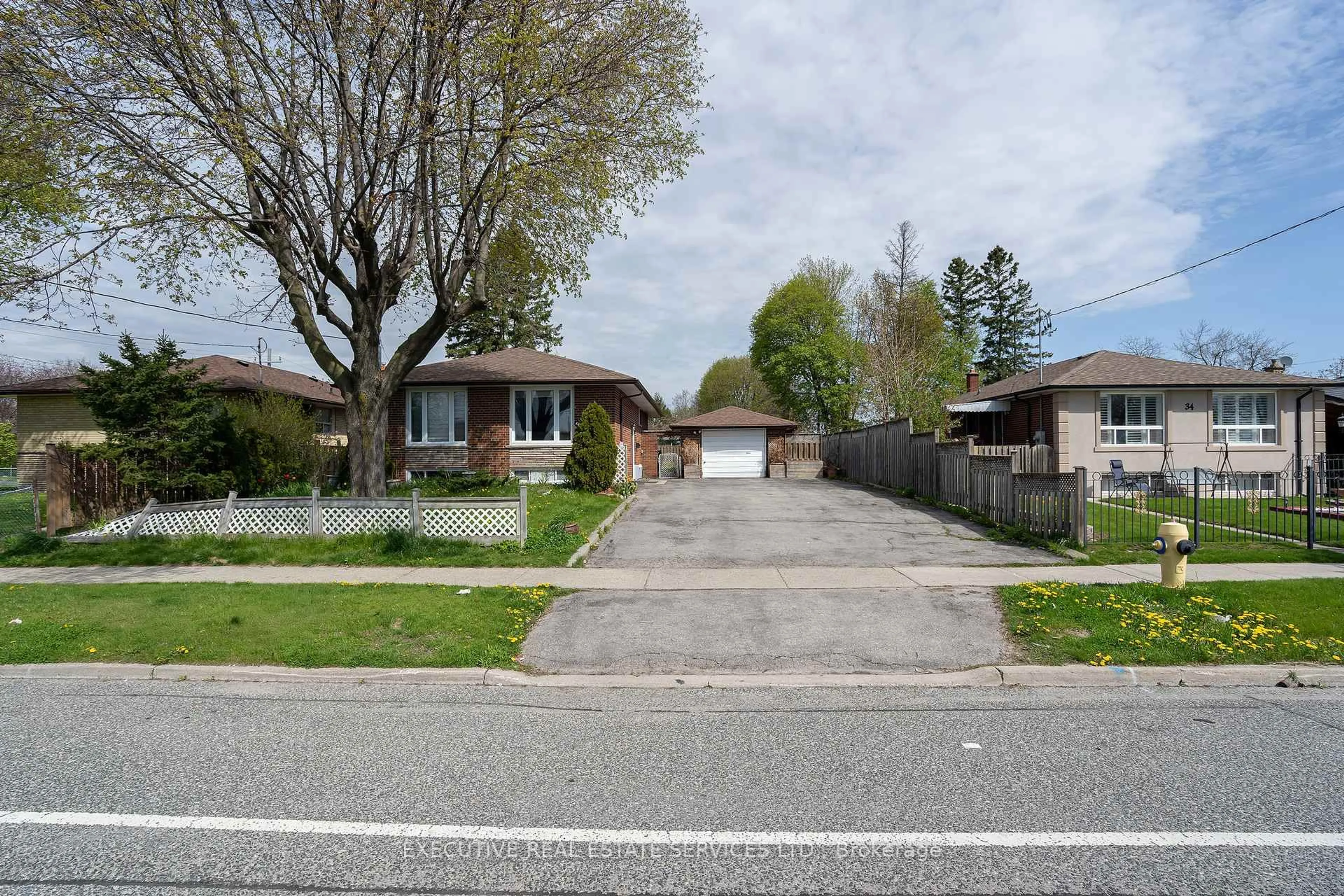 A pic from outside/outdoor area/front of a property/back of a property/a pic from drone, street for 32 Brimorton Dr, Toronto Ontario M1P 3Y9