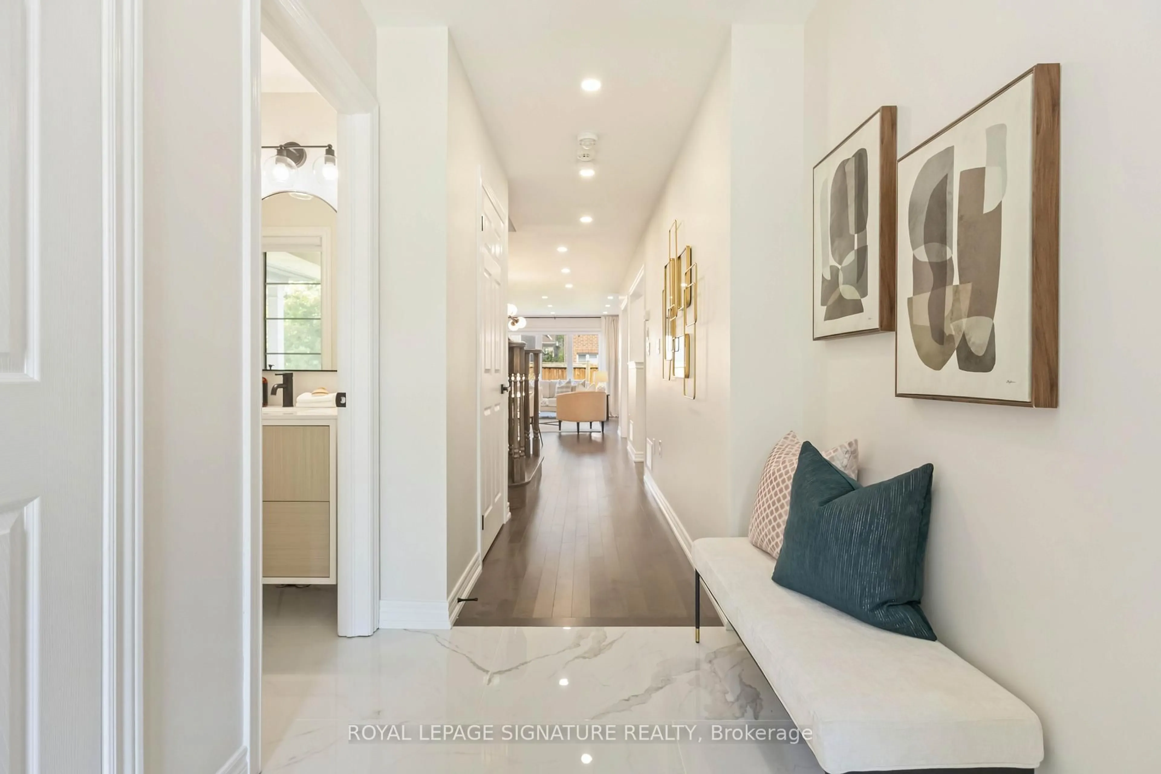 Indoor entryway for 539 Windfields Farm Dr, Oshawa Ontario L1L 0L7