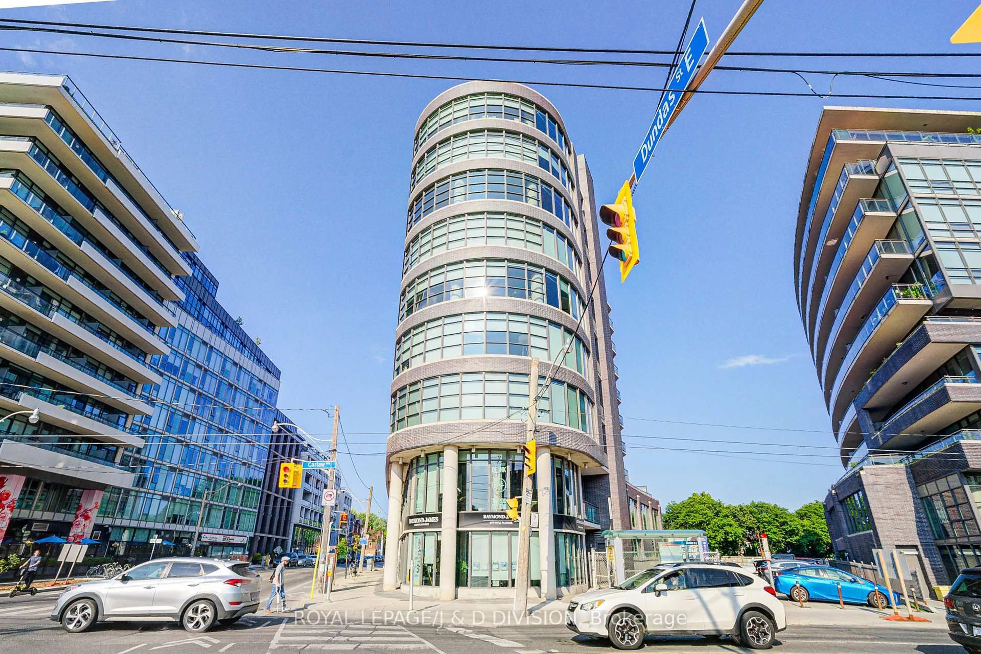 Indoor foyer for 1201 Dundas St #810, Toronto Ontario M4M 1S2