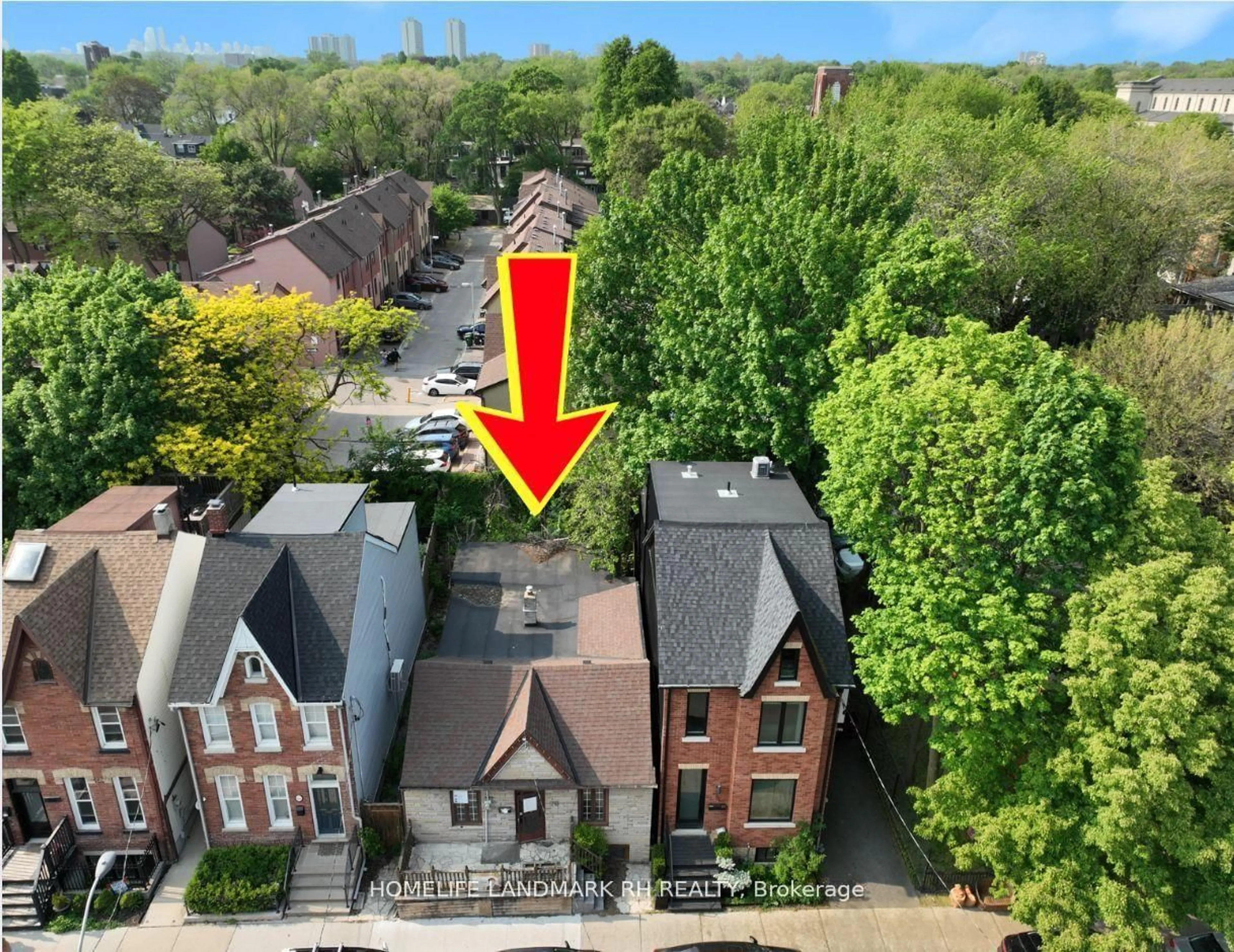 A pic from outside/outdoor area/front of a property/back of a property/a pic from drone, city buildings view from balcony for 70 Allen Ave, Toronto Ontario M4M 1T4