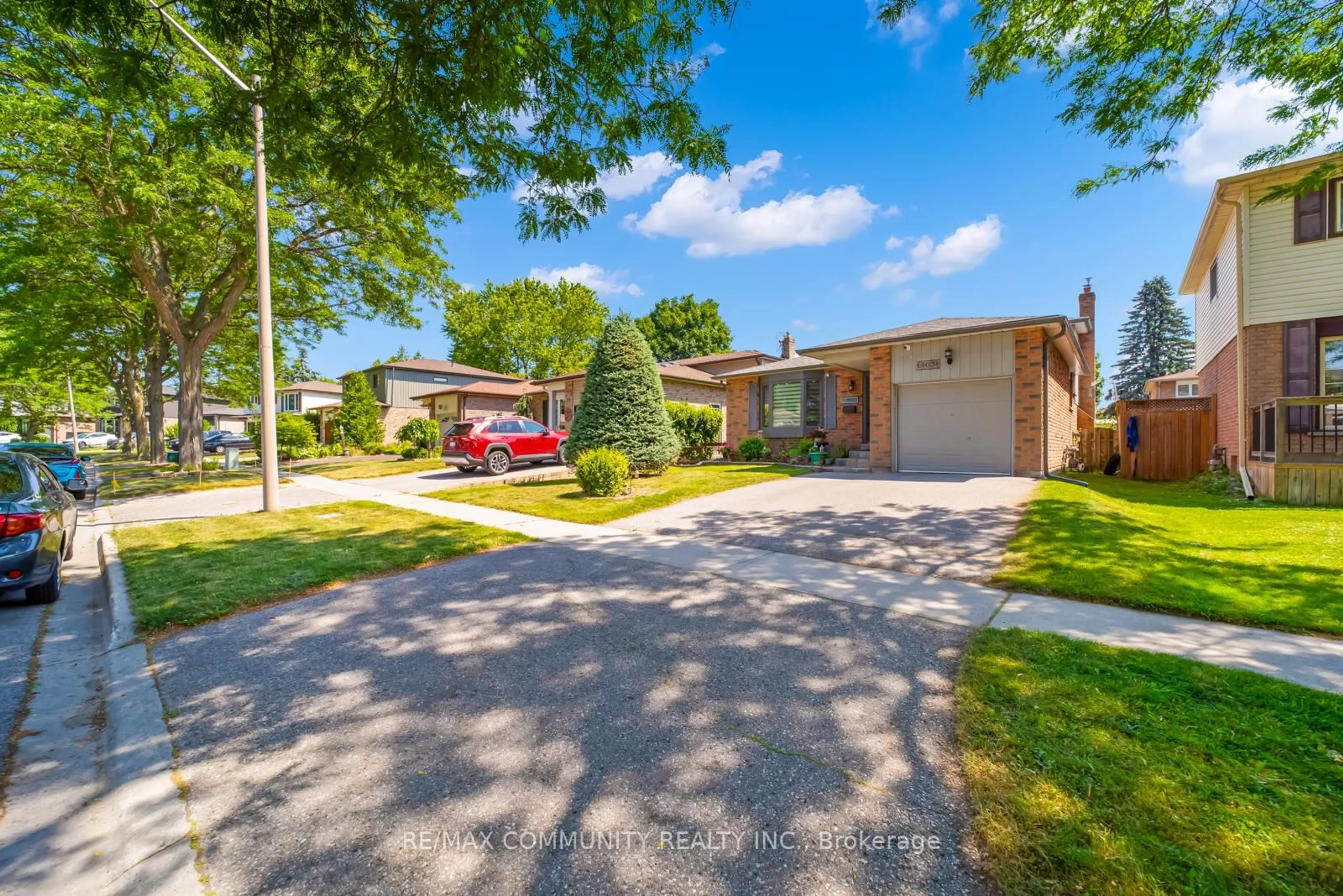 A pic from outside/outdoor area/front of a property/back of a property/a pic from drone, street for 403 Gothic Dr, Oshawa Ontario L1G 7R6