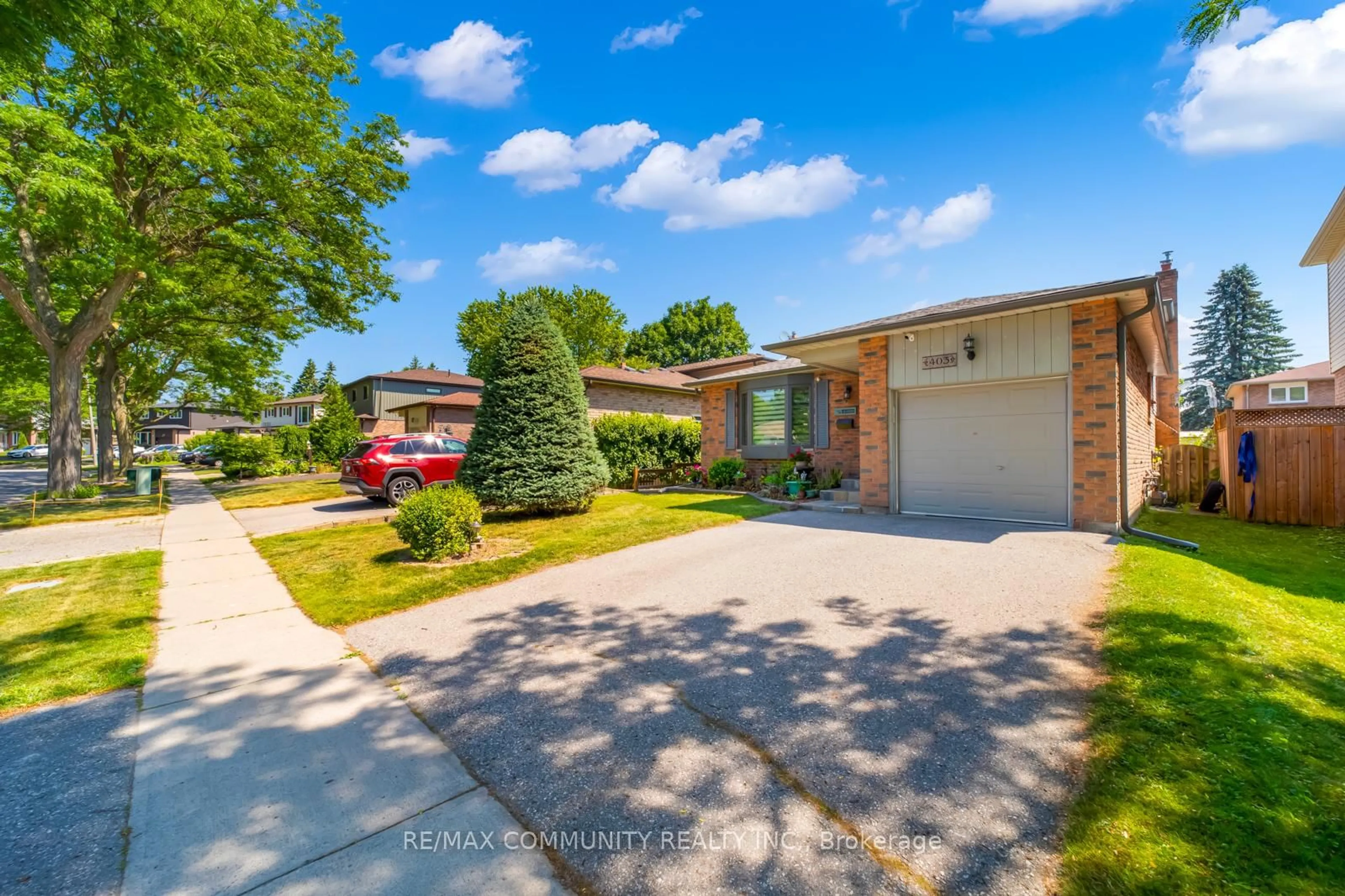 A pic from outside/outdoor area/front of a property/back of a property/a pic from drone, street for 403 Gothic Dr, Oshawa Ontario L1G 7R6