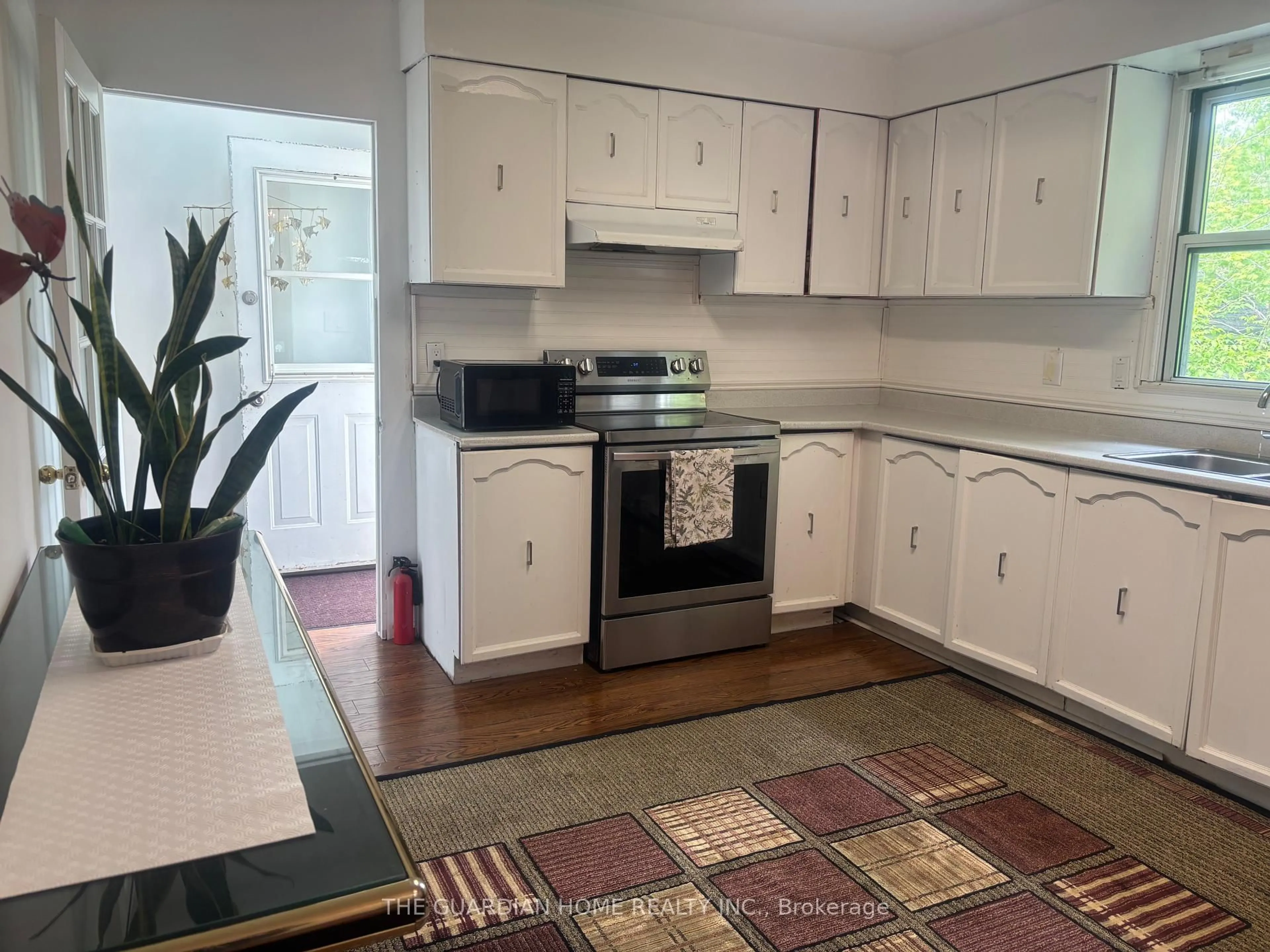 Standard kitchen, unknown for 211 Park Rd, Oshawa Ontario L1J 4H1