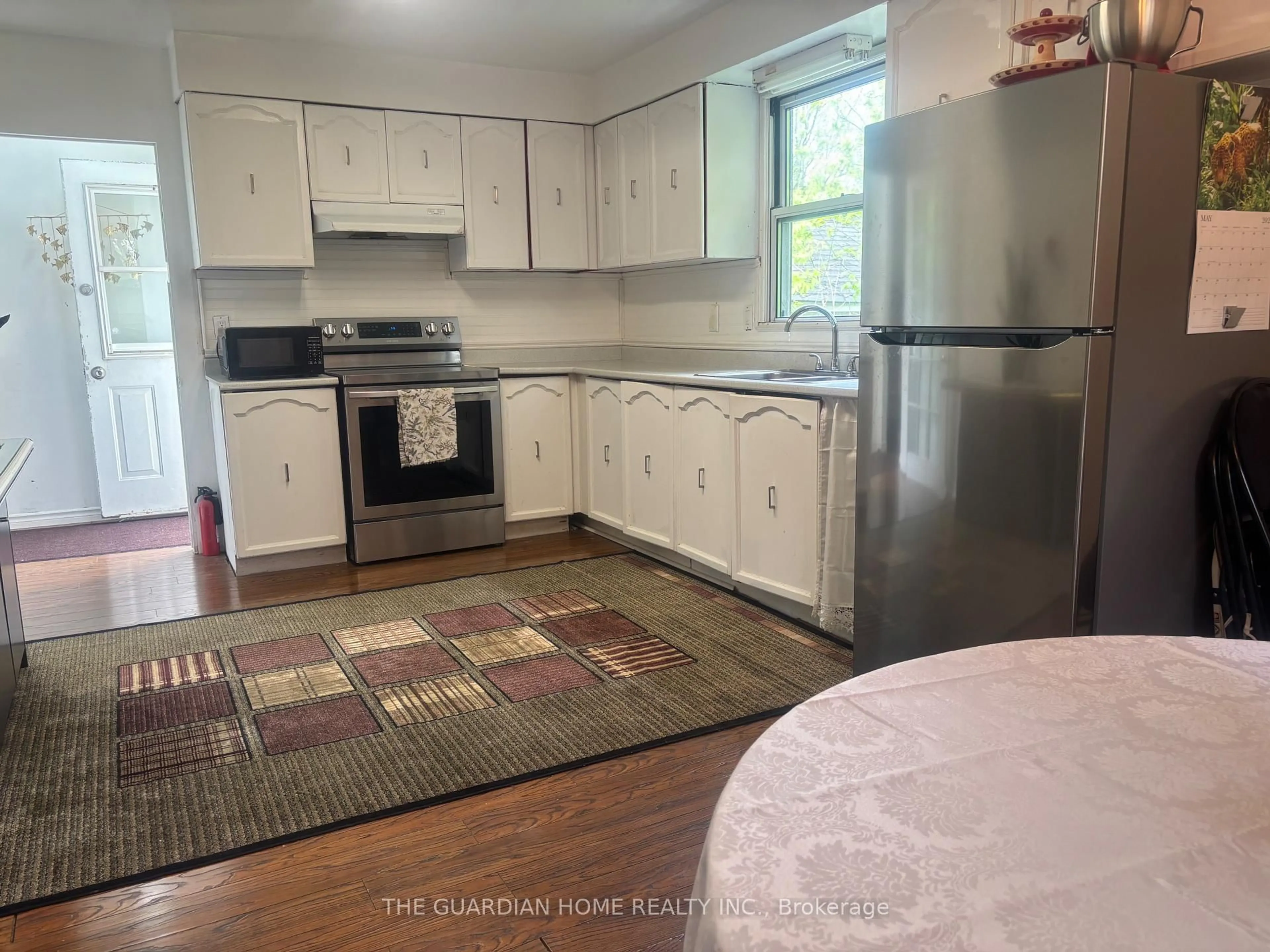 Standard kitchen, unknown for 211 Park Rd, Oshawa Ontario L1J 4H1
