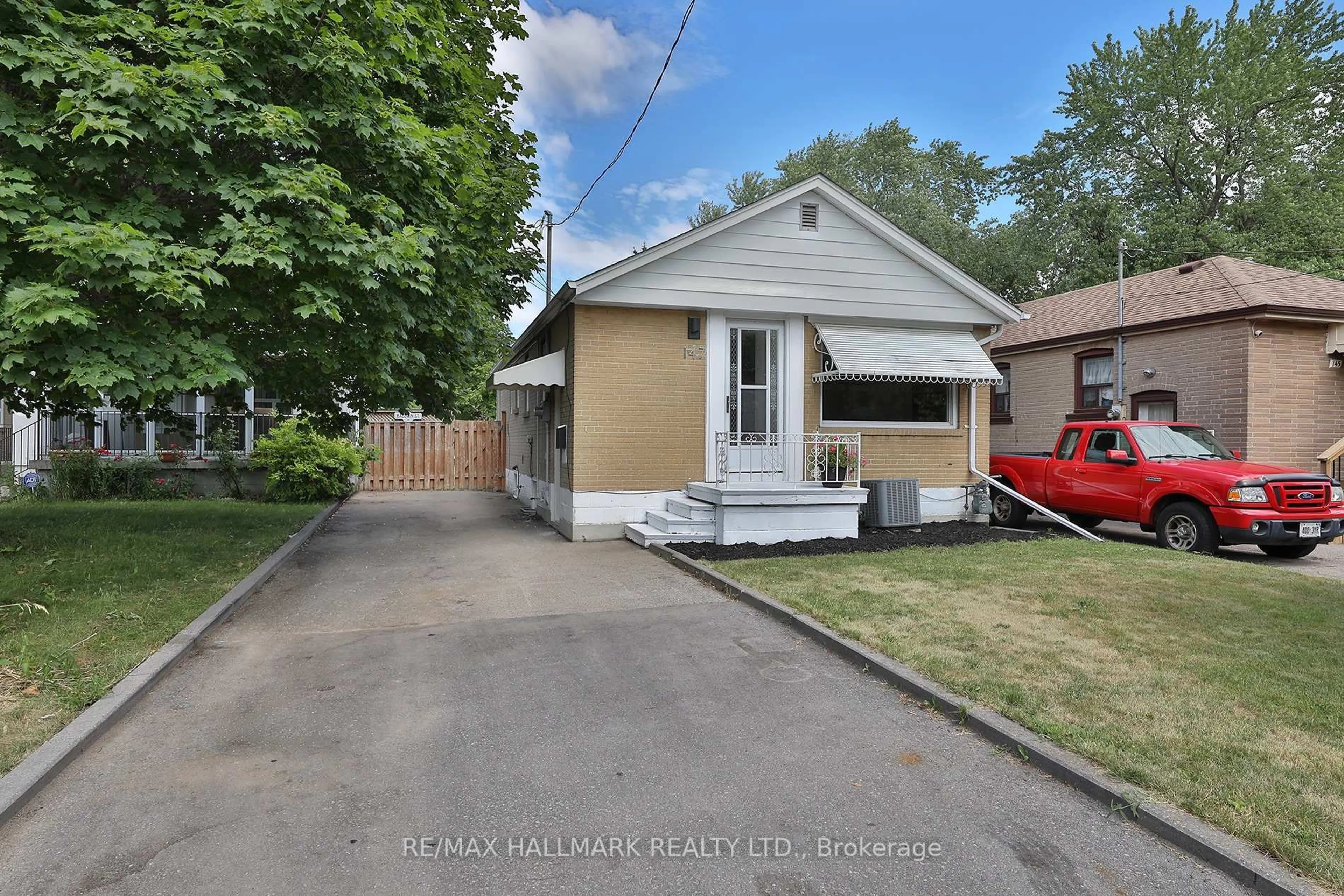 A pic from outside/outdoor area/front of a property/back of a property/a pic from drone, street for 147 Haslam St, Toronto Ontario M1N 3N9