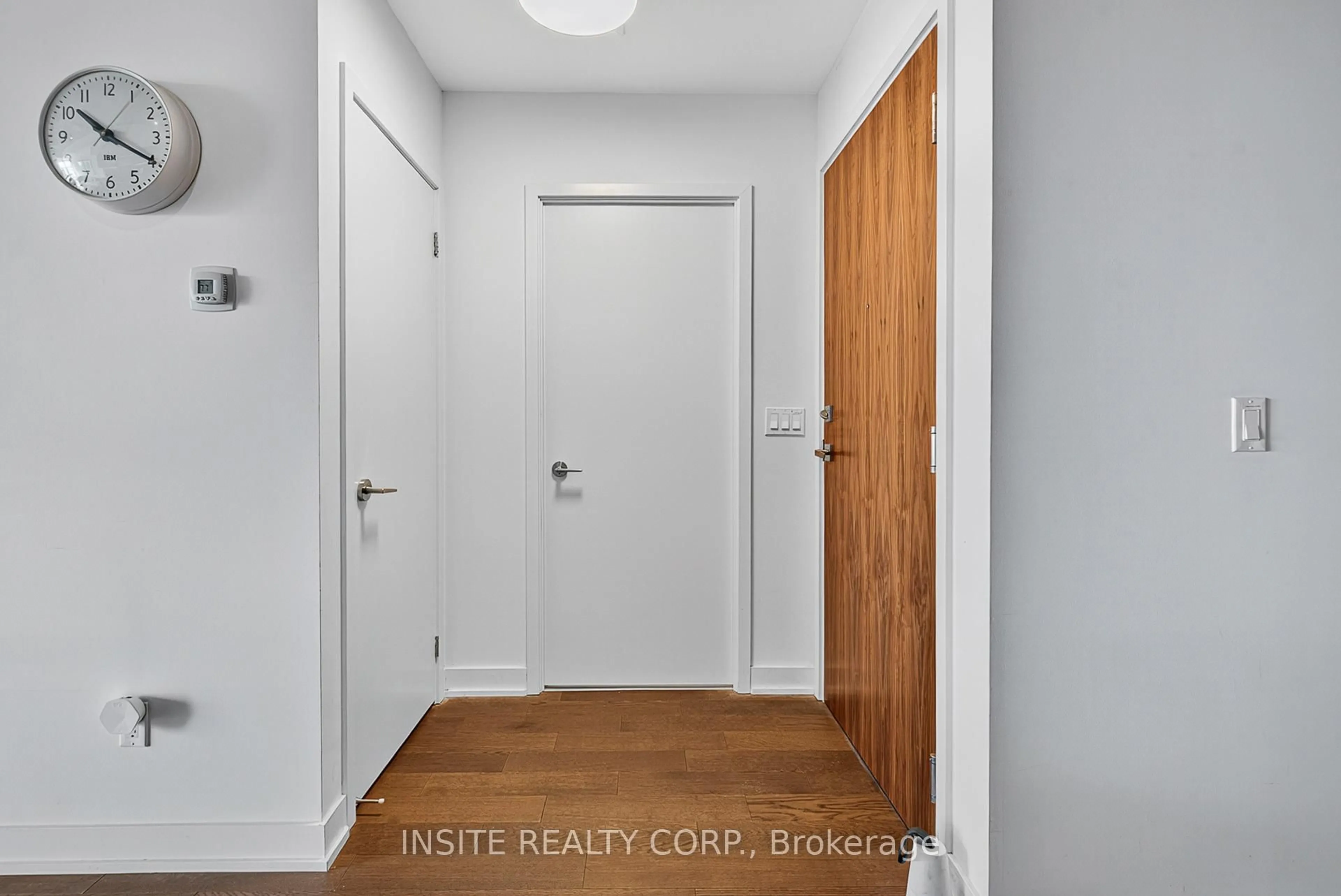 Indoor entryway for 15 Baseball Pl #806, Toronto Ontario M4M 0E6