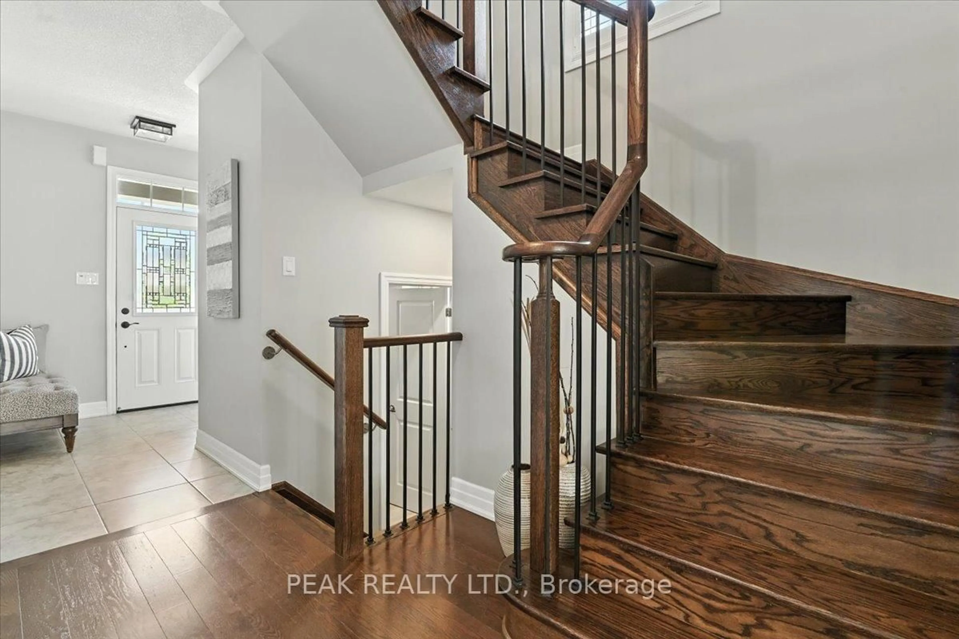 Stairs for 2508 Standardbred Dr, Oshawa Ontario L1L 0J1