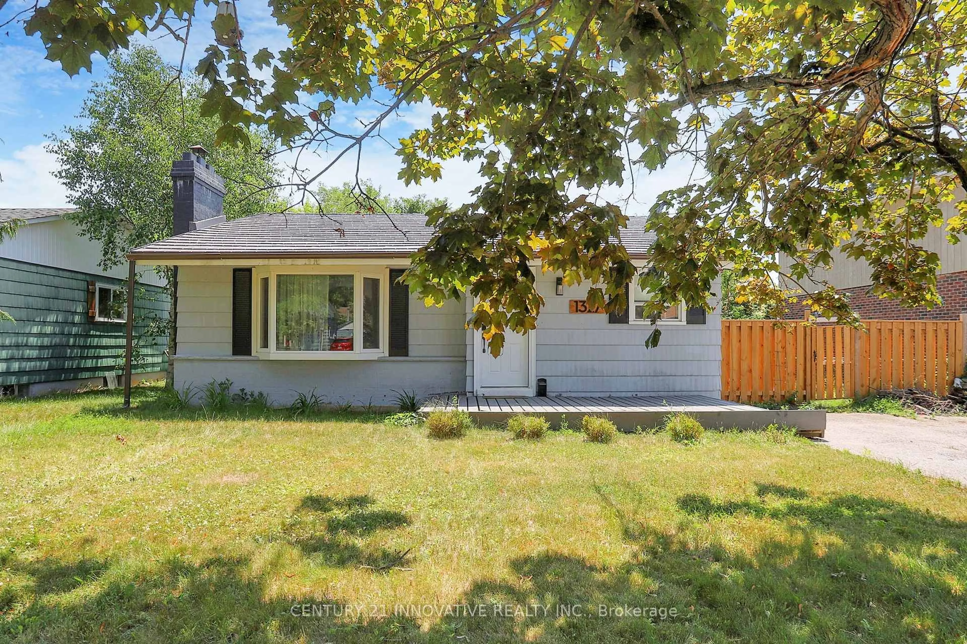 Home with vinyl exterior material, street for 1327 Commerce St, Pickering Ontario L1W 1E1