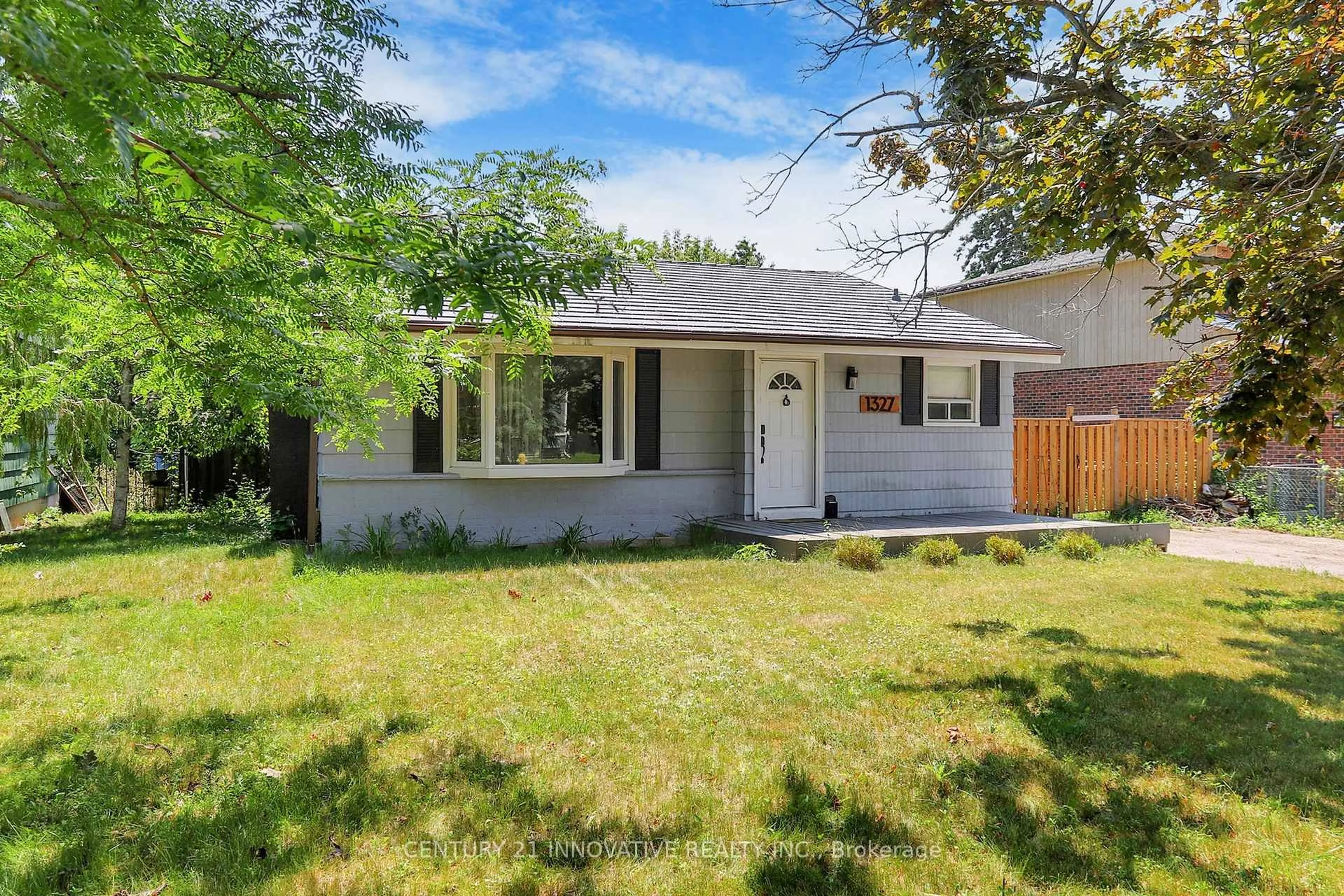 Home with vinyl exterior material, street for 1327 Commerce St, Pickering Ontario L1W 1E1