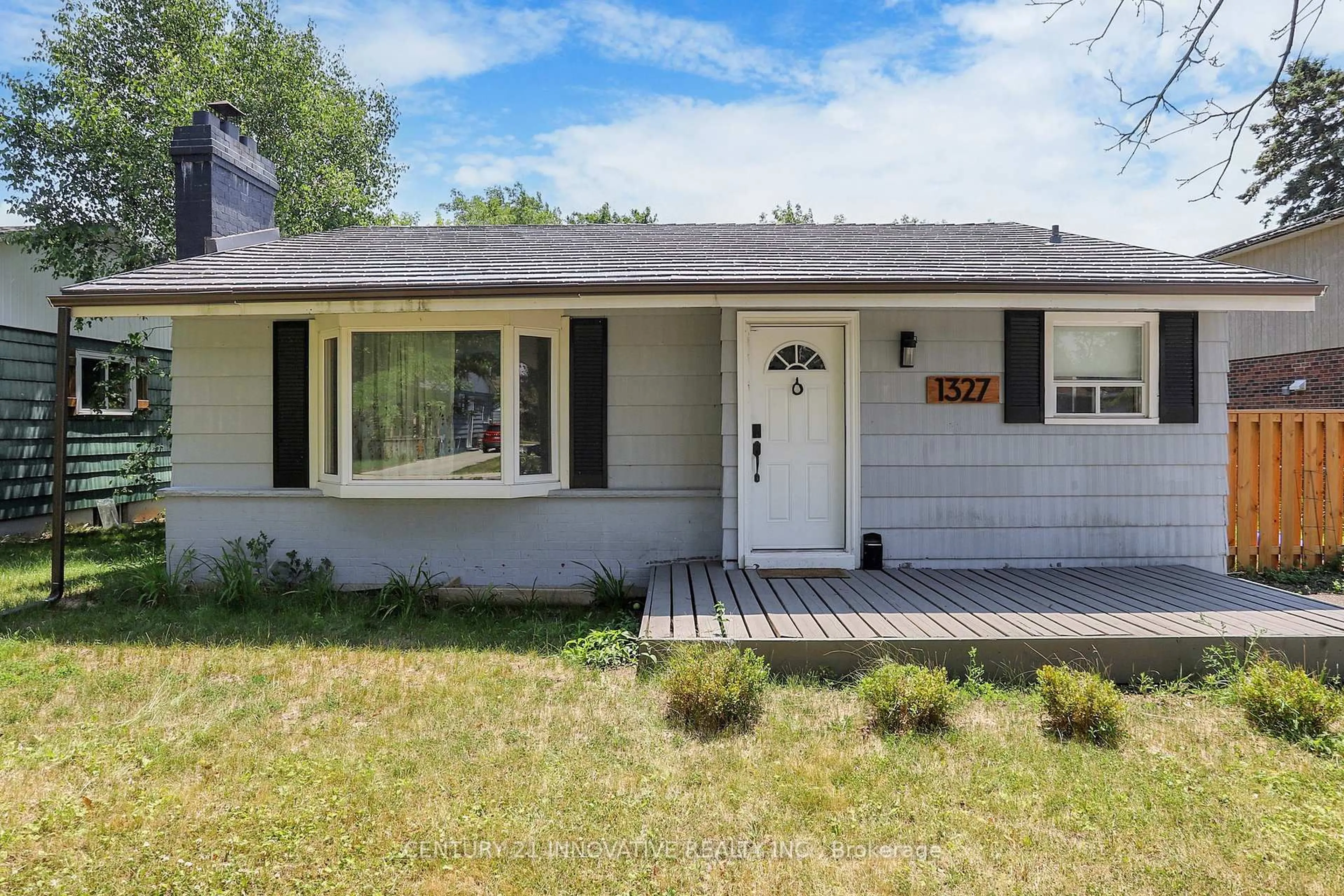 Home with vinyl exterior material, street for 1327 Commerce St, Pickering Ontario L1W 1E1