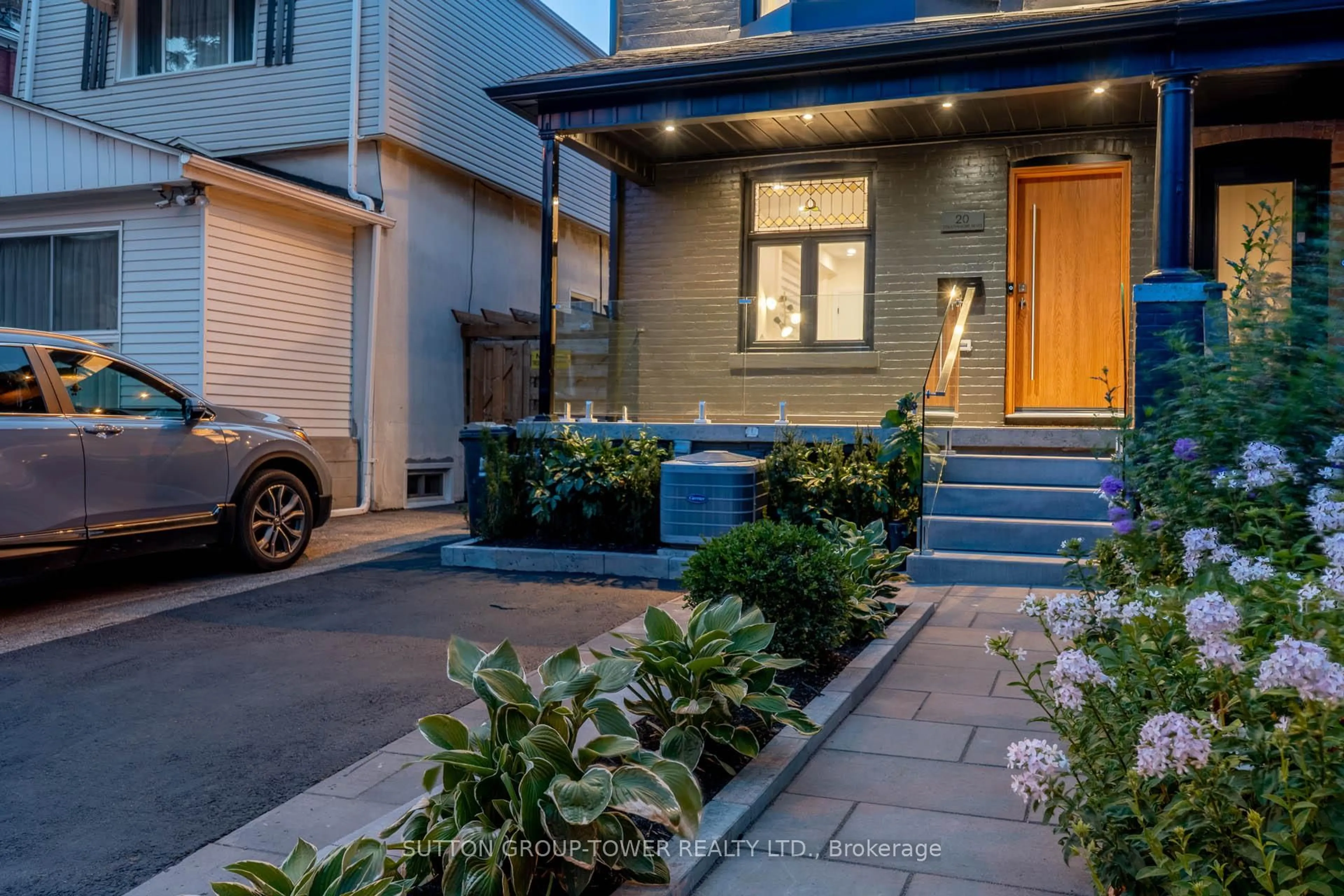 Unknown for 20 Strathmore Blvd, Toronto Ontario M4J 1P2