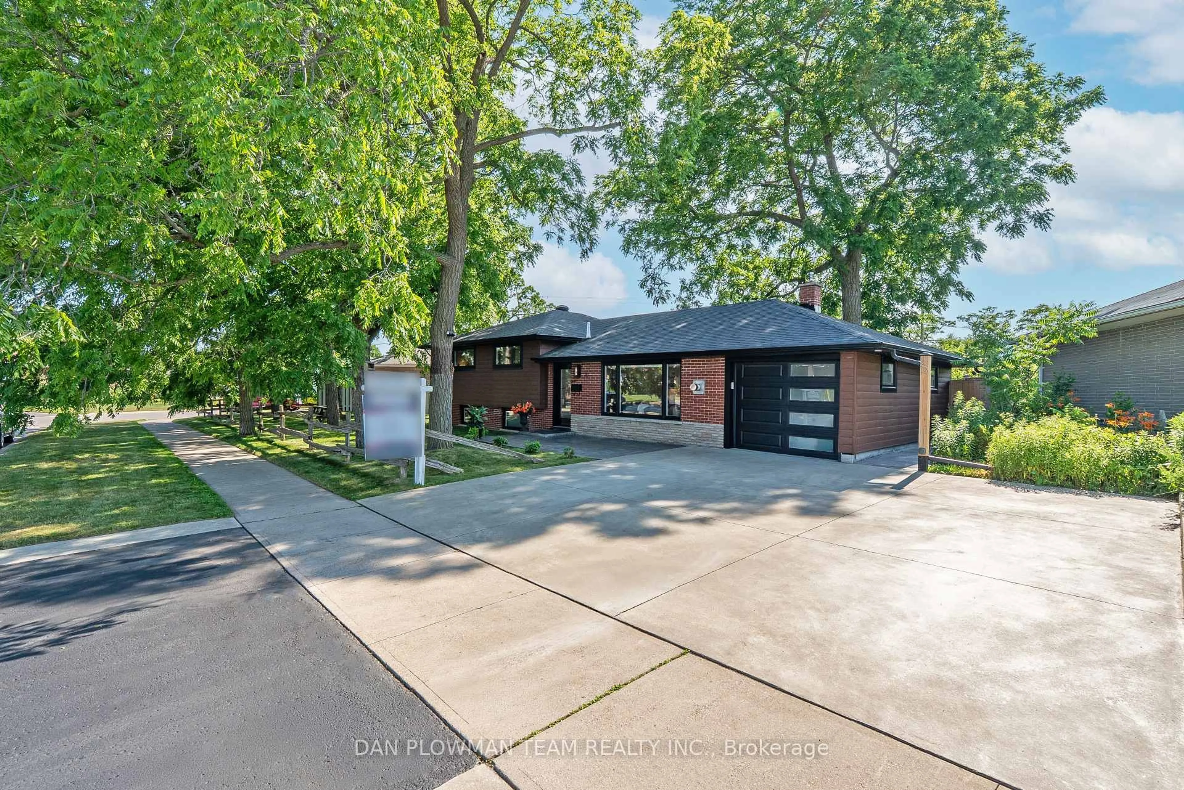 Home with brick exterior material, street for 20 Sandra St, Oshawa Ontario L1H 3W3