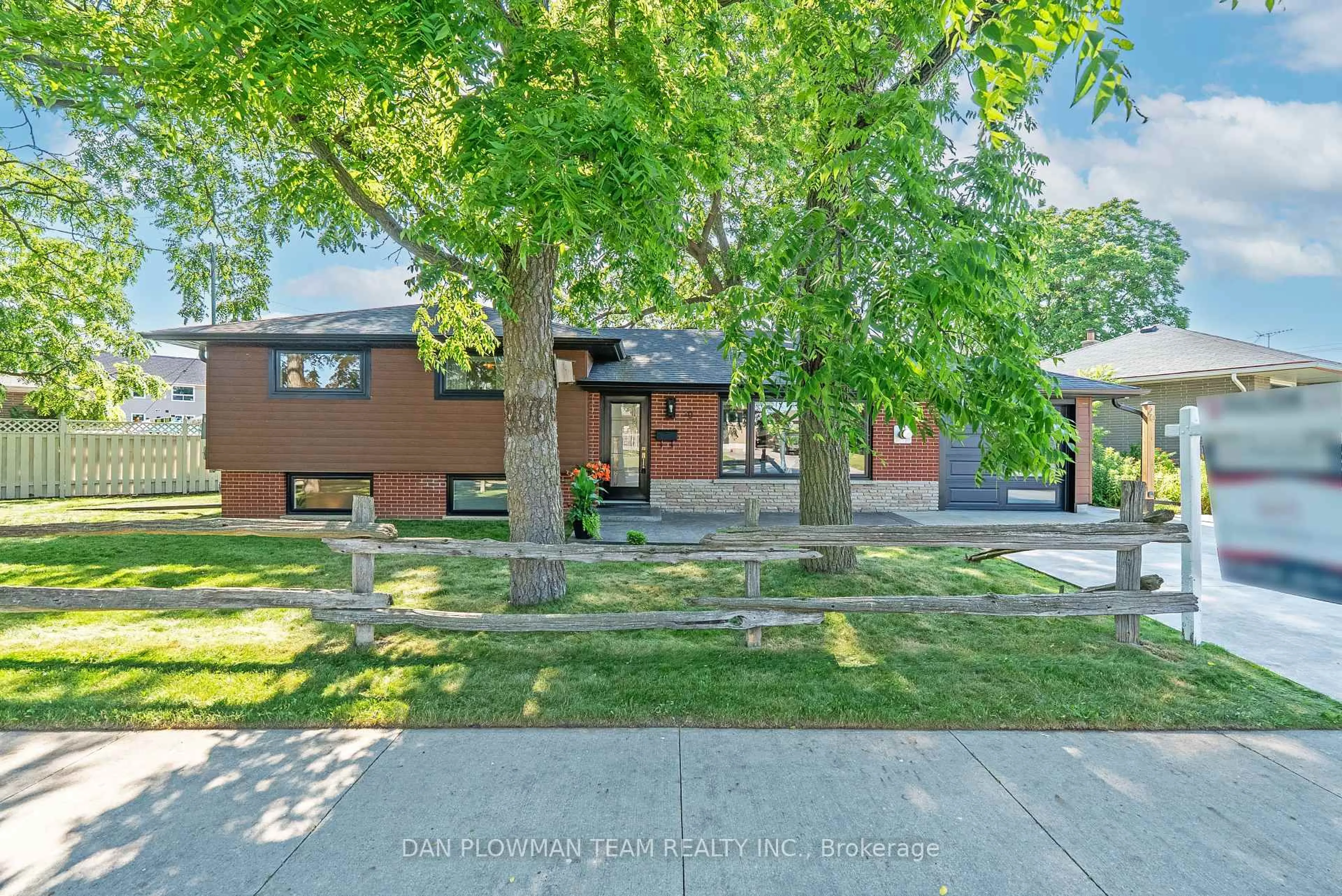 Unknown for 20 Sandra St, Oshawa Ontario L1H 3W3