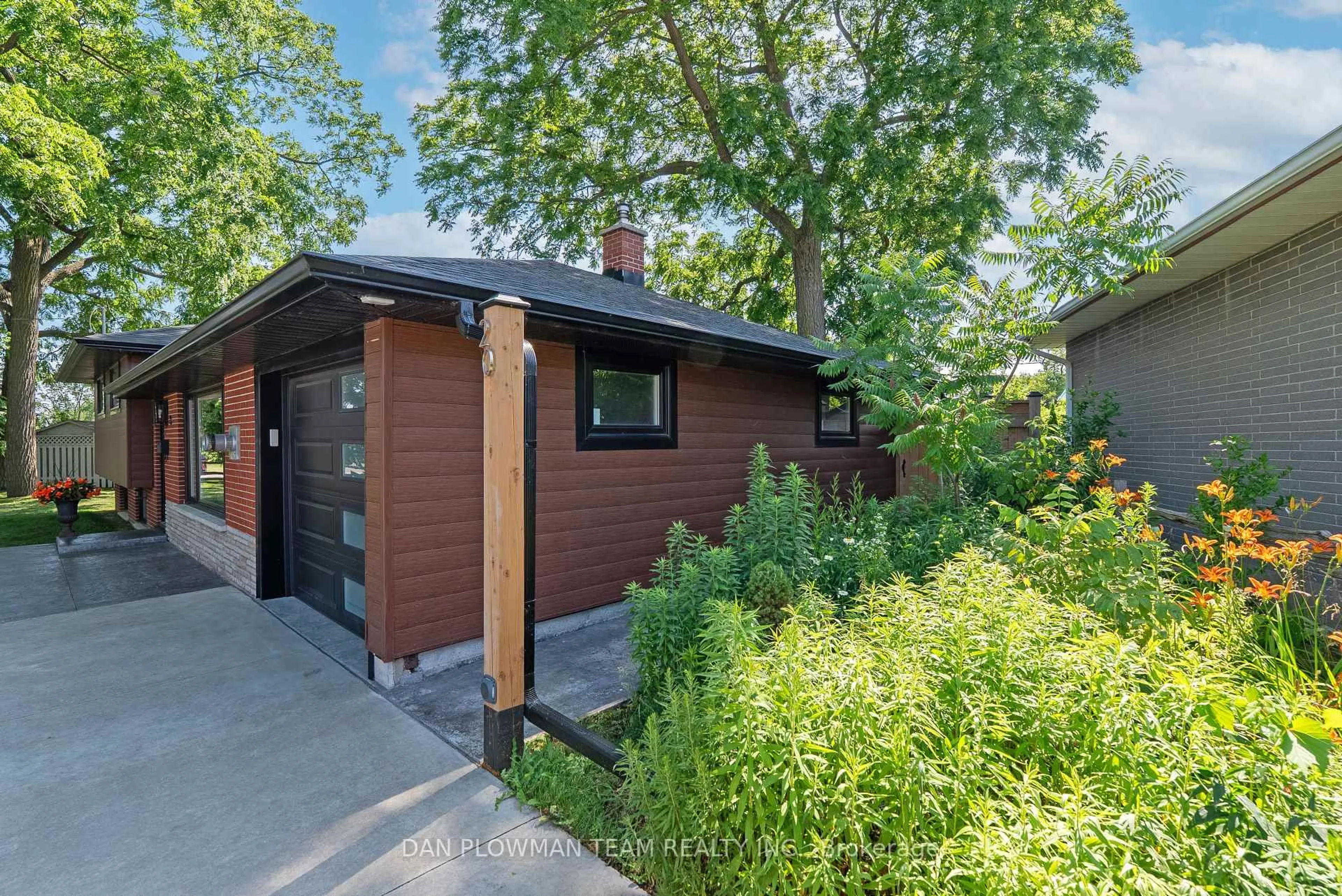 Unknown for 20 Sandra St, Oshawa Ontario L1H 3W3