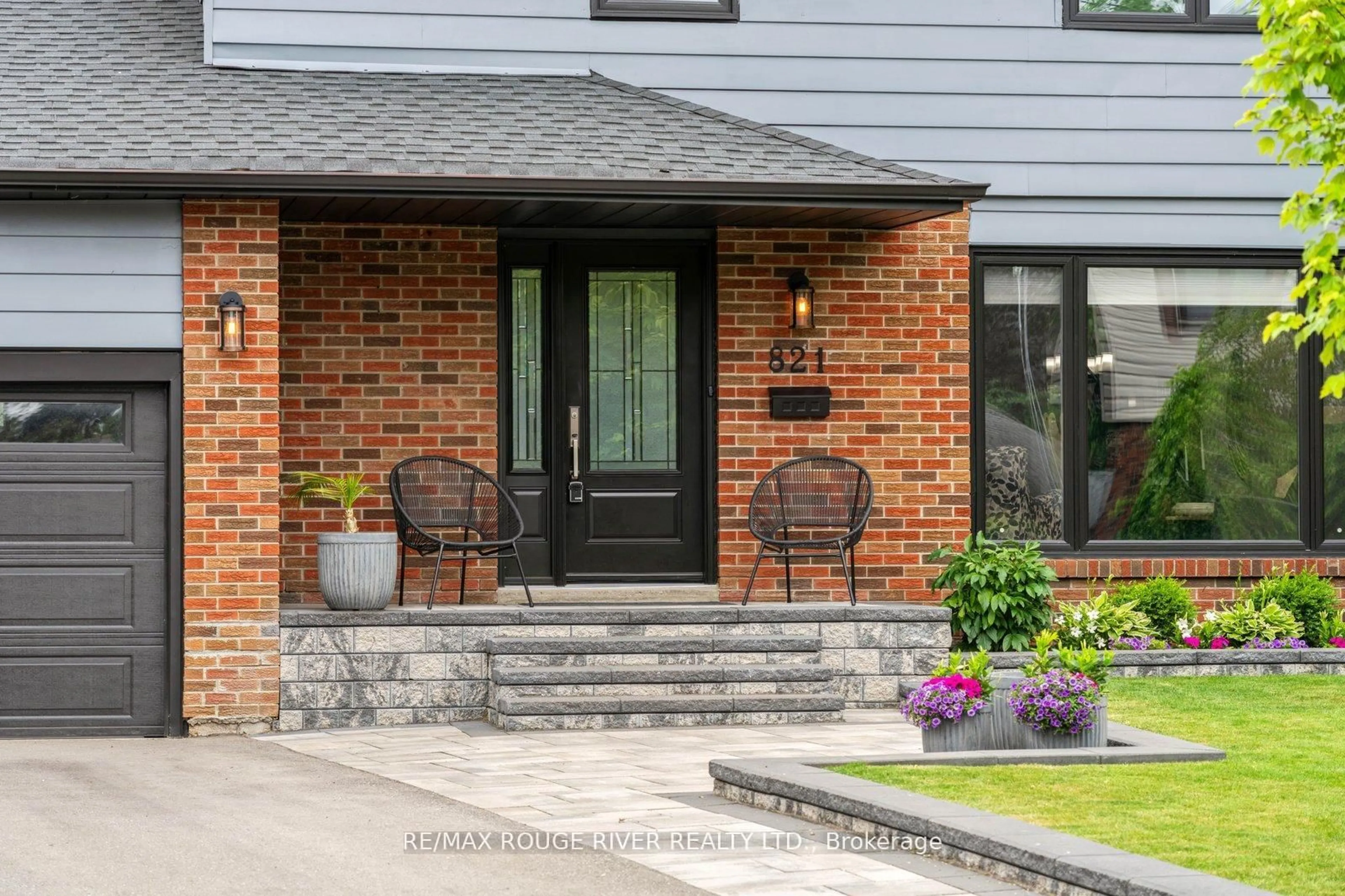 Home with brick exterior material, street for 821 HANWORTH Crt, Pickering Ontario L1W 2K6
