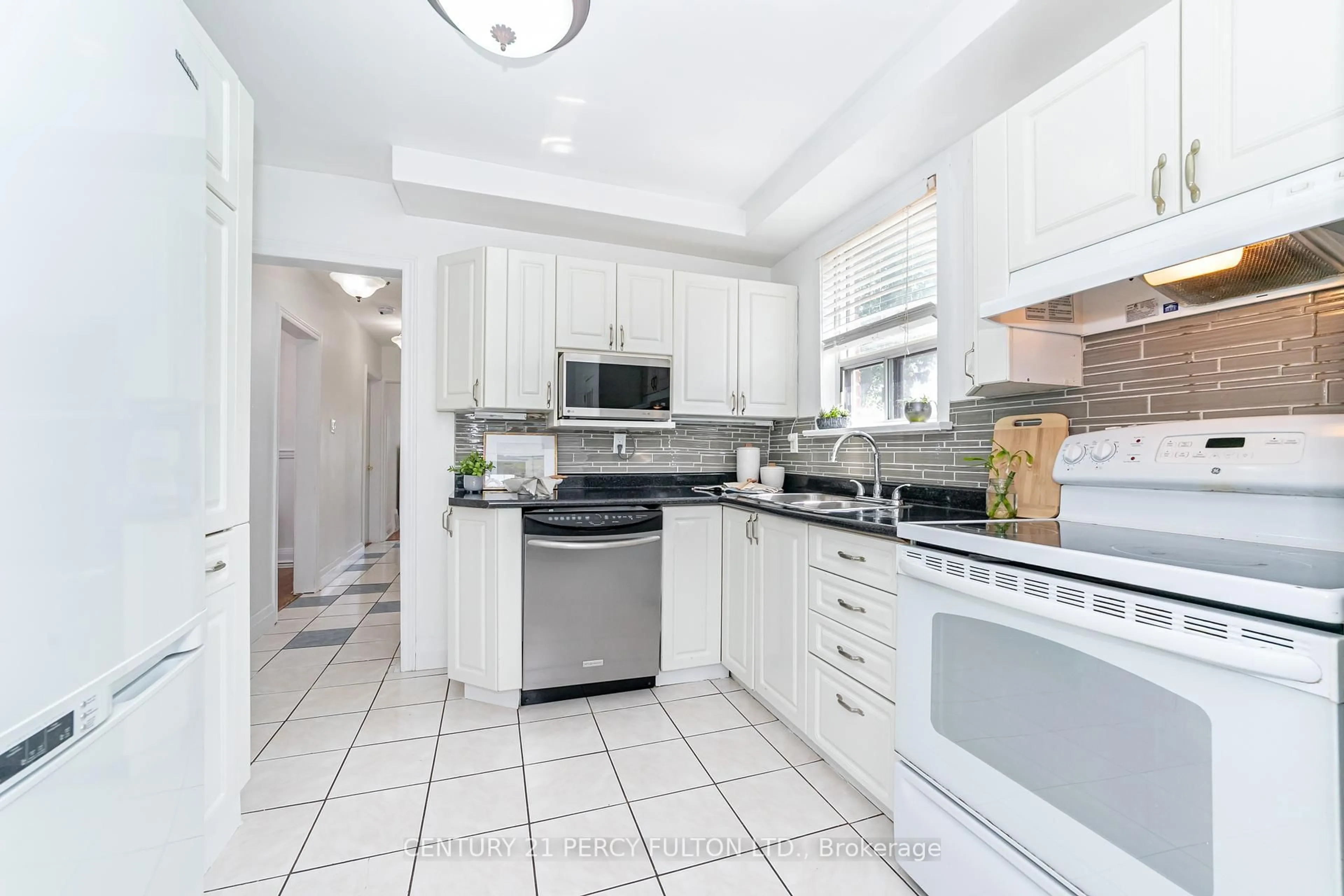 Standard kitchen, ceramic/tile floor for 7 Flempton Cres, Toronto Ontario M1K 3B3