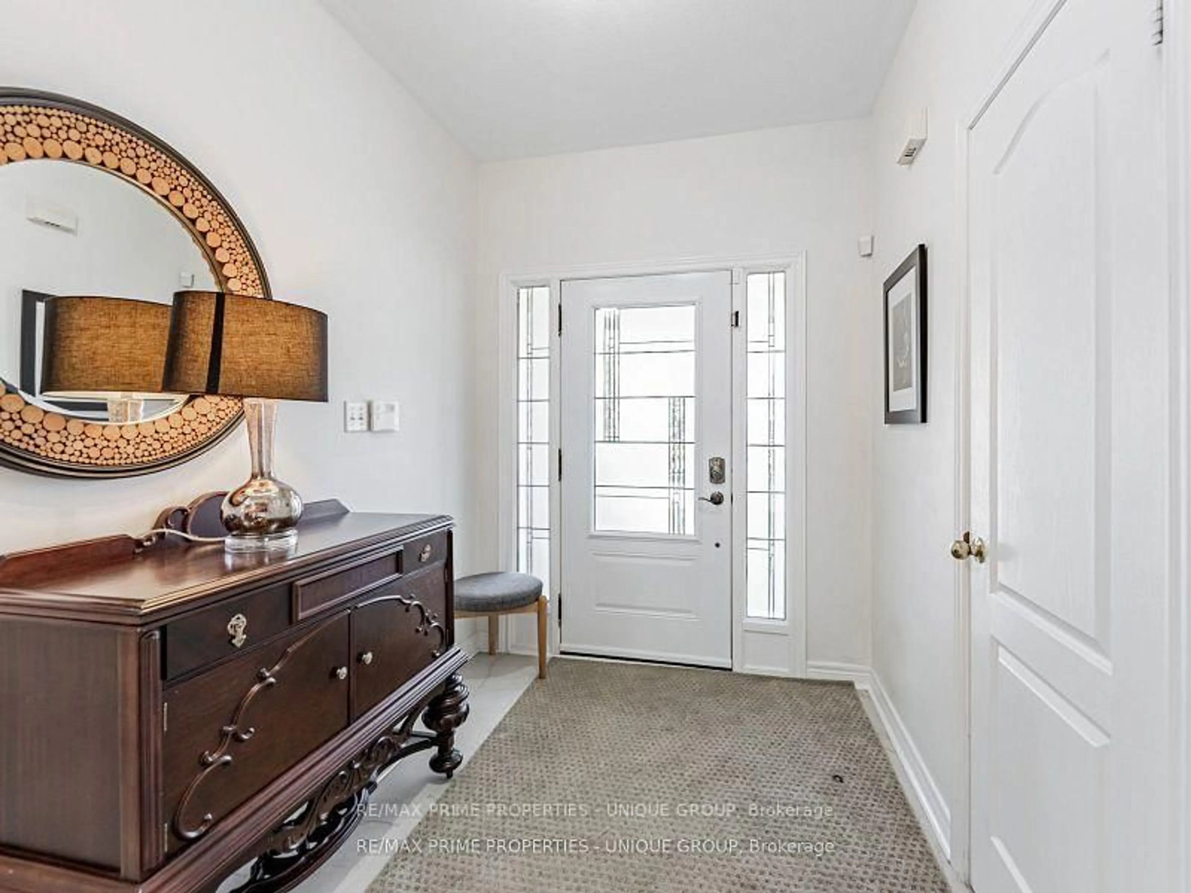 Indoor entryway for 981 Schooling Dr, Oshawa Ontario L1K 0J9