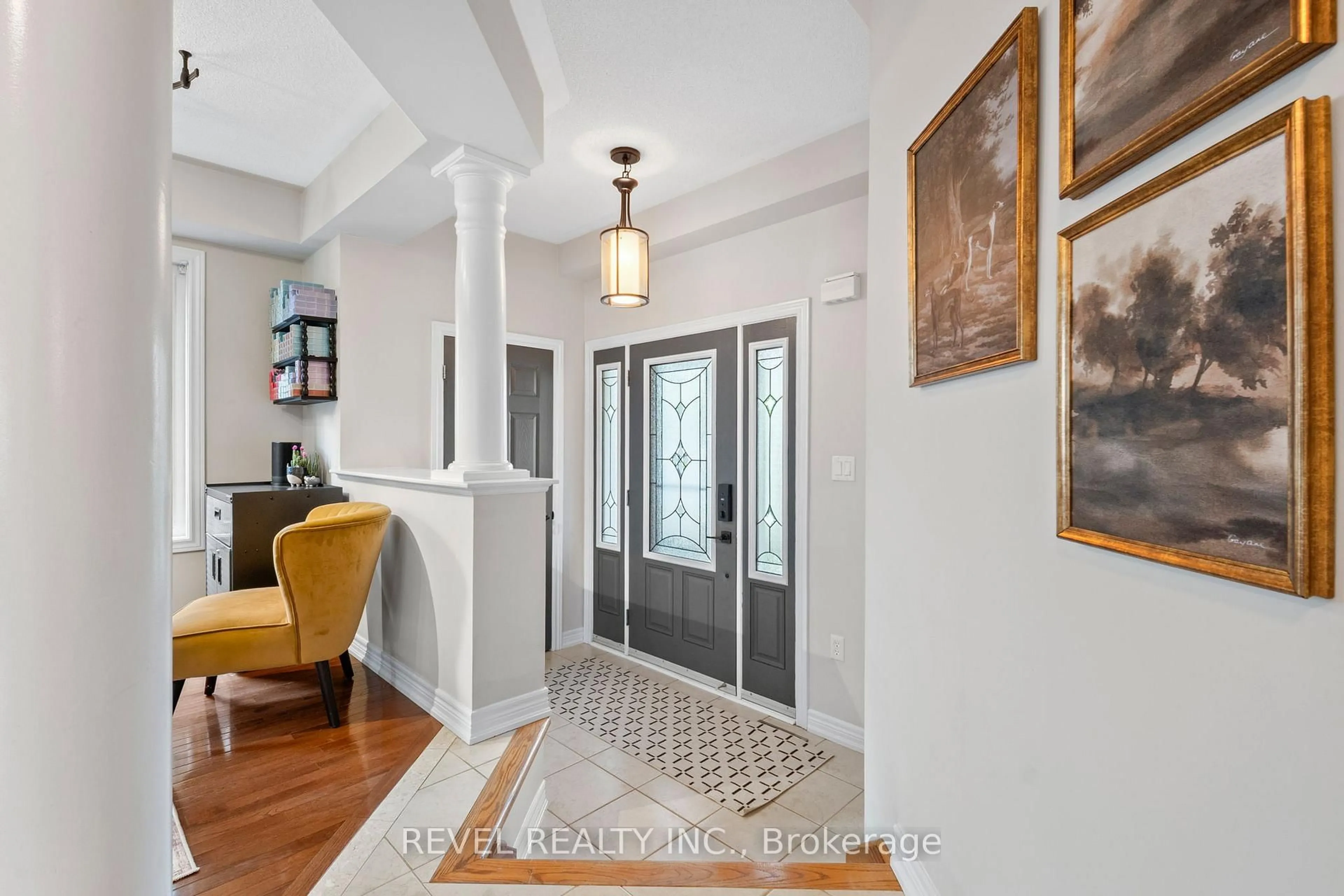 Indoor entryway for 14 Kaukonen Crt, Clarington Ontario L1C 0A3