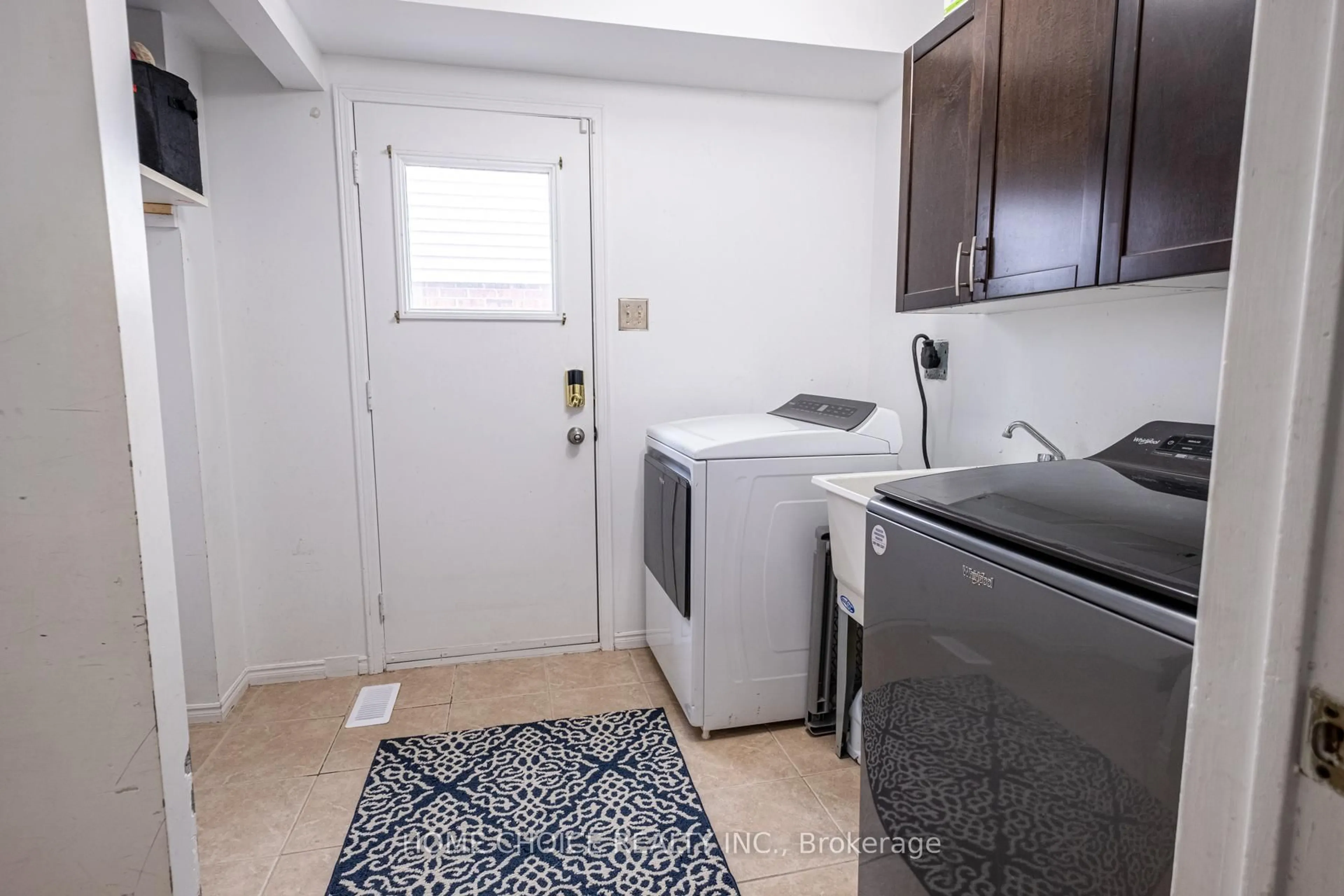 Laundry room for 27 Doncaster Cres, Clarington Ontario L1B 1E8
