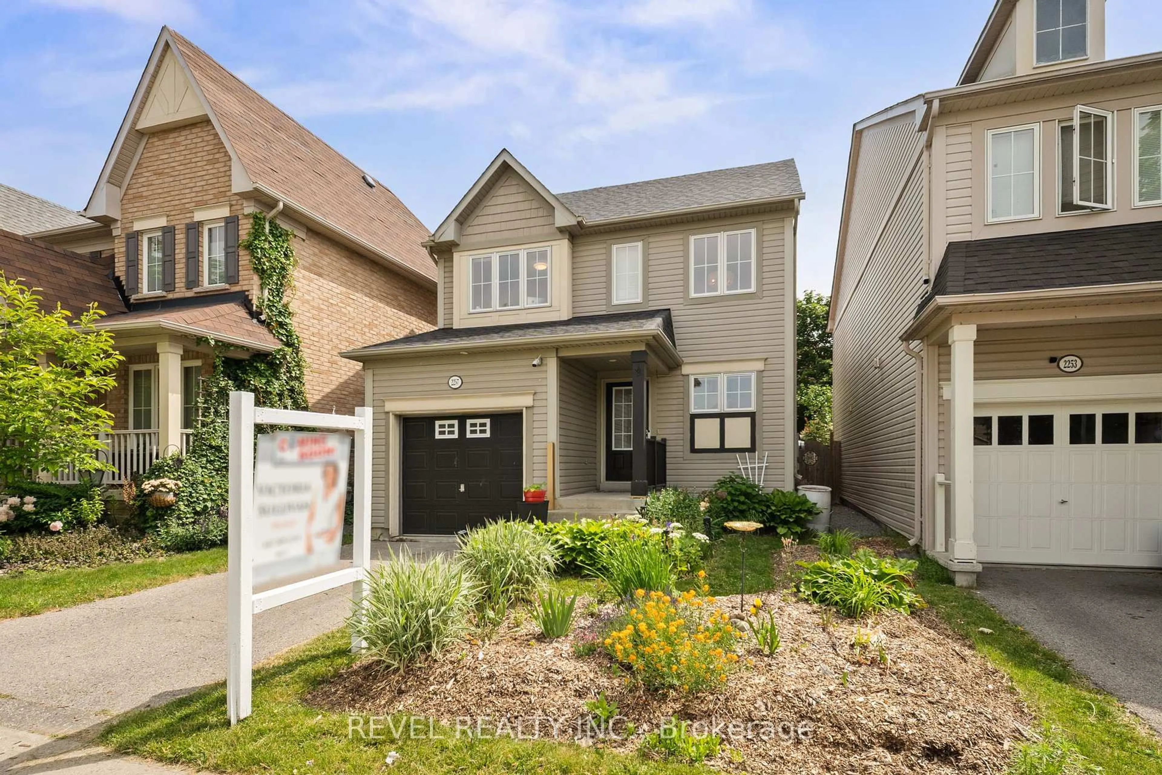 Home with brick exterior material, street for 2257 Winlord Pl, Oshawa Ontario L1L 0B7