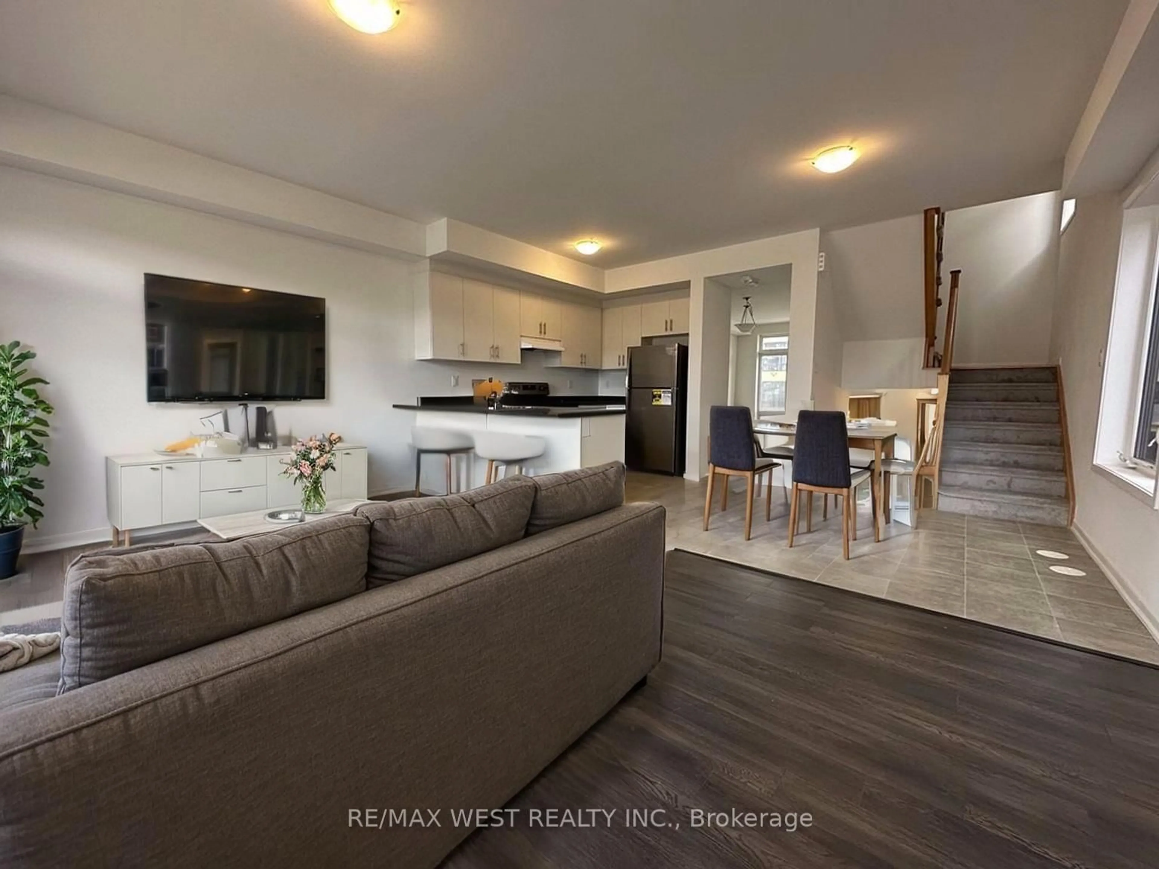 Open concept kitchen, unknown for 774 Heathrow Path, Oshawa Ontario L1K 3G4