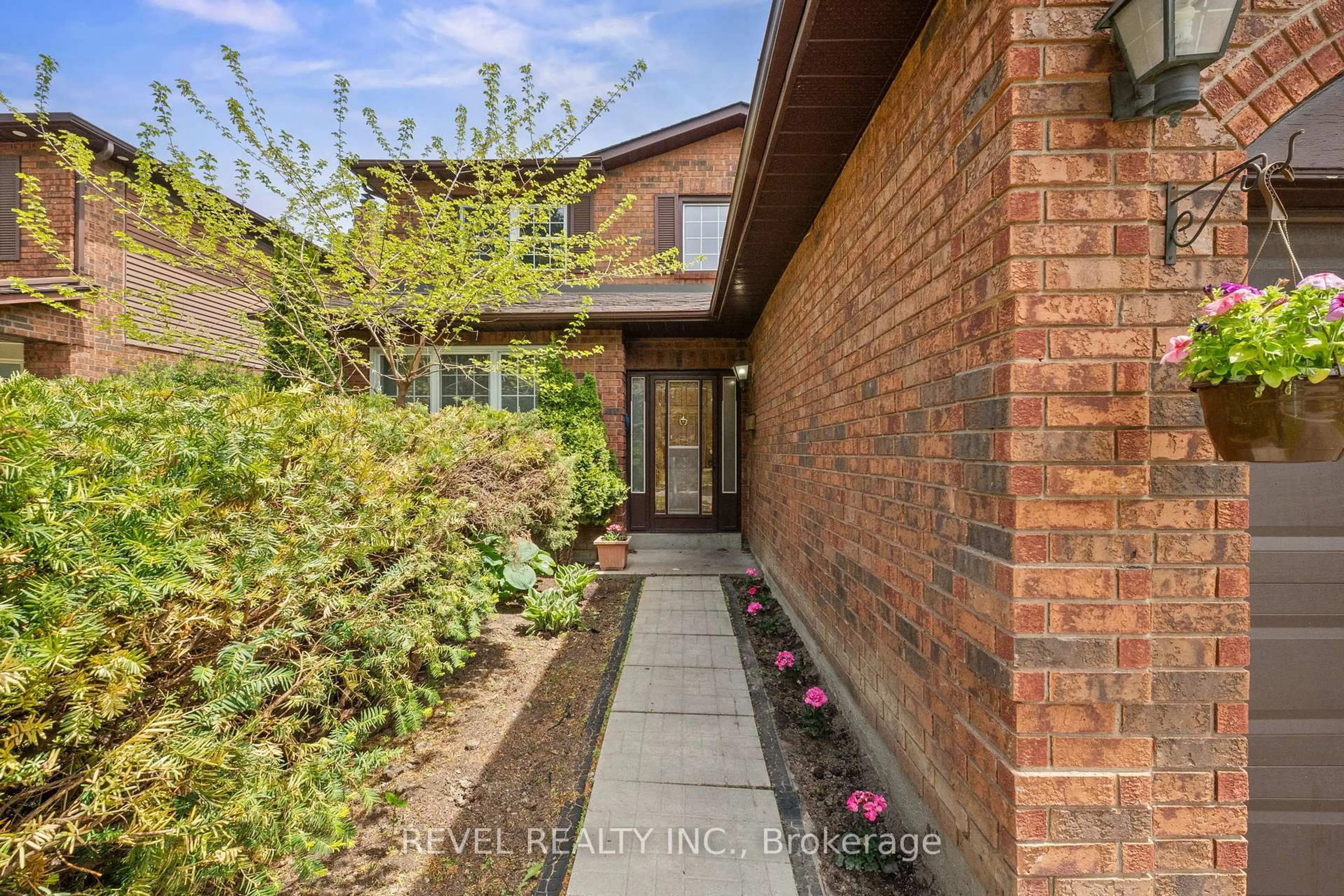 Home with brick exterior material, street for 12 Robinson Cres, Whitby Ontario L1N 6W5
