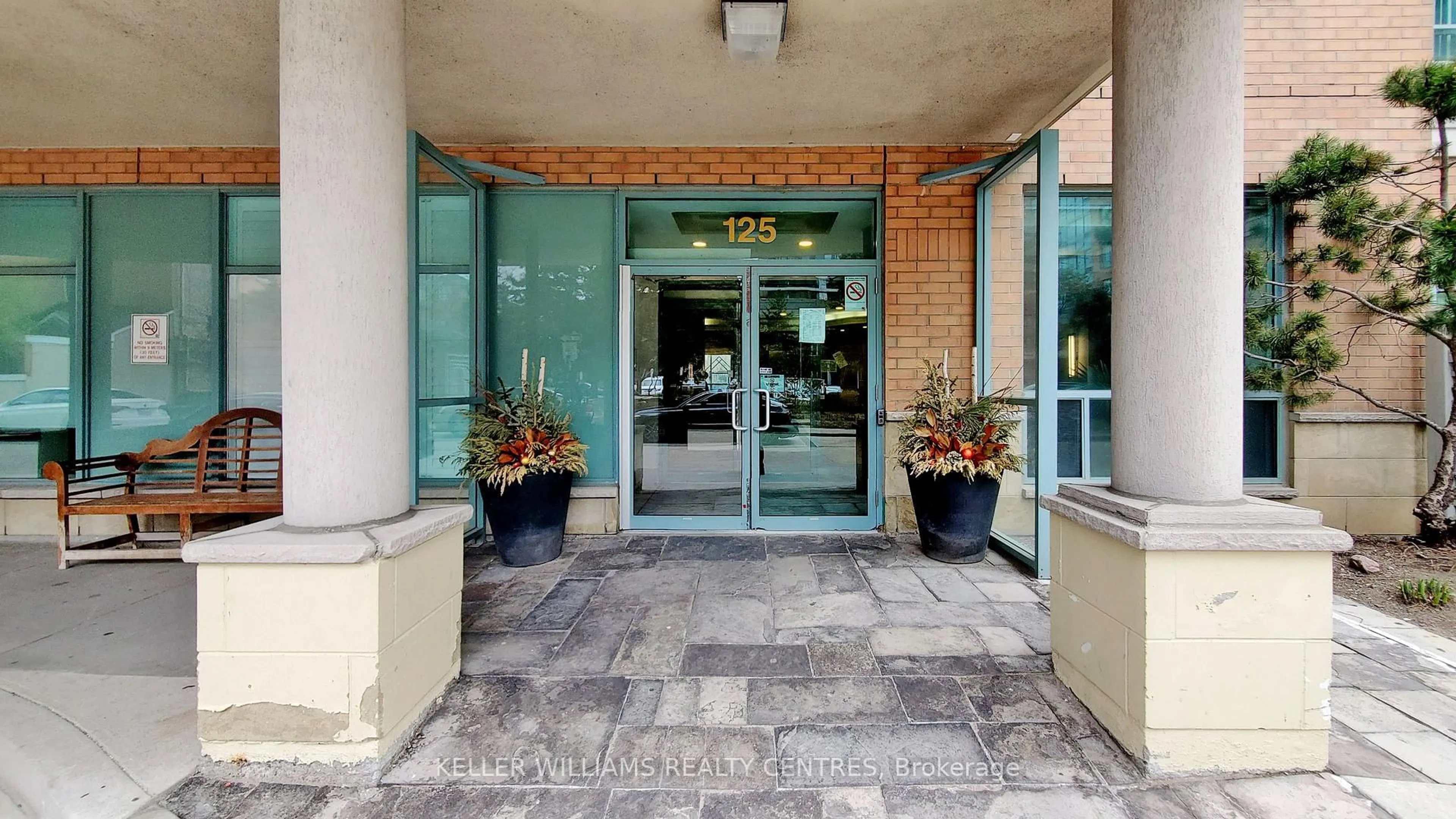 Indoor foyer for 125 Omni Dr #Ph 32, Toronto Ontario M1P 5A9