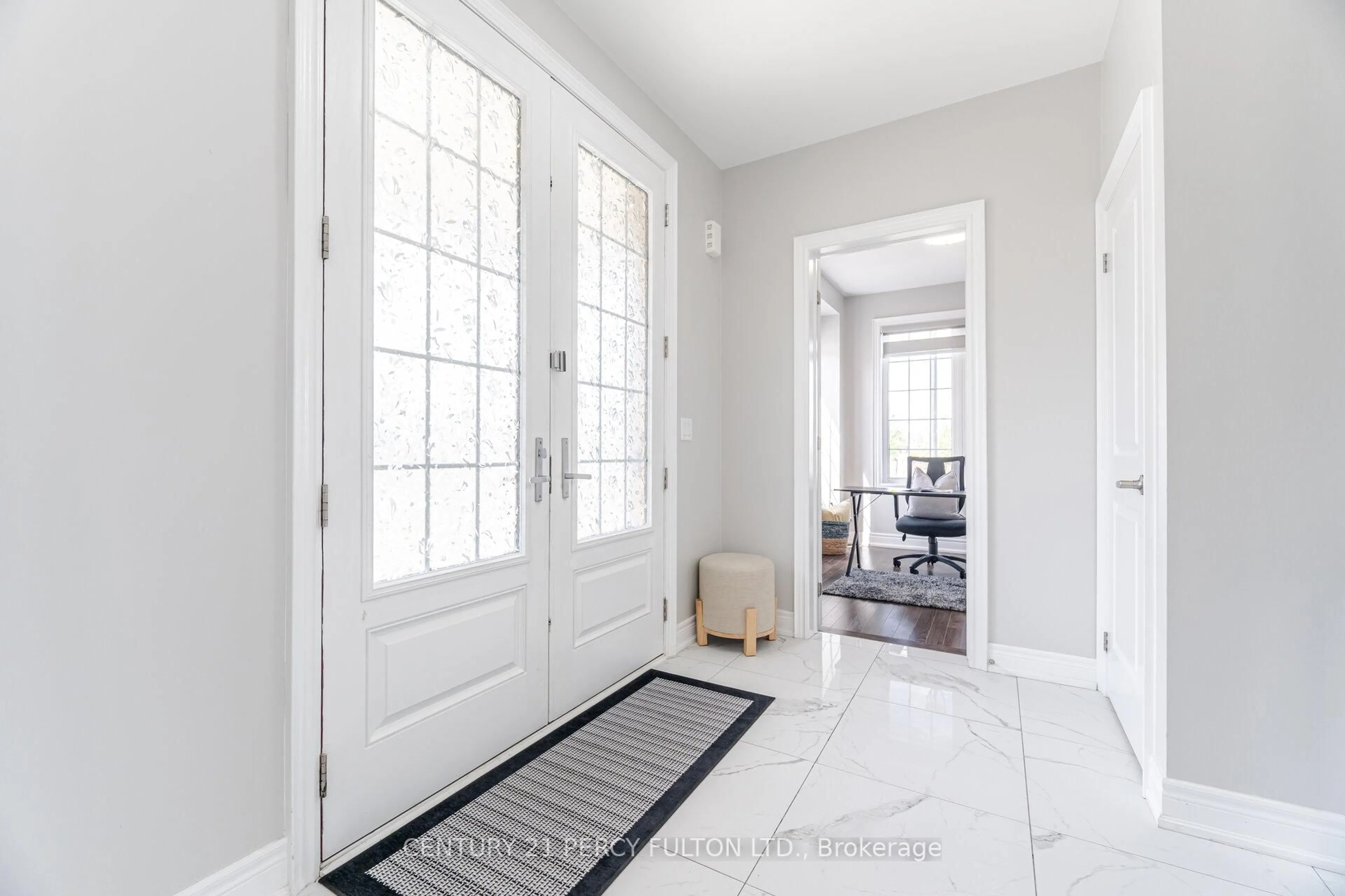 Indoor entryway for 2634 Sapphire Dr, Pickering Ontario L1X 0H3