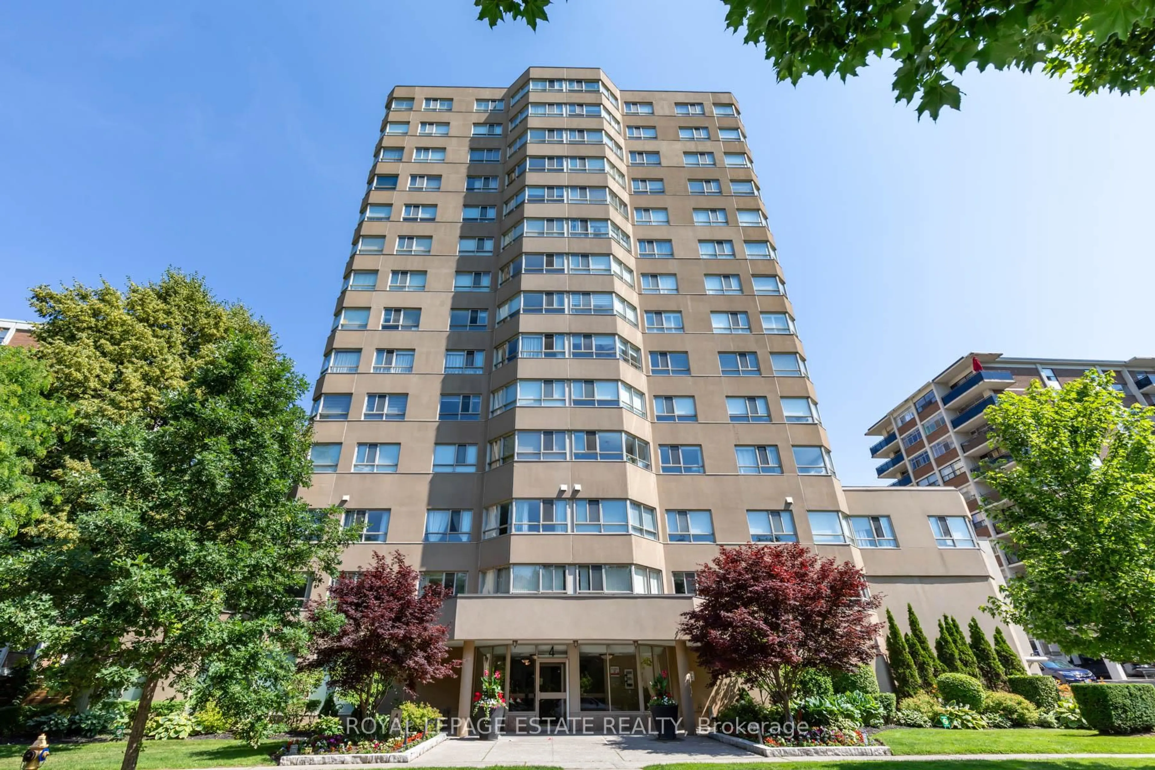 Patio, building for 4 Park Vista Dr #604, Toronto Ontario M4B 3M8