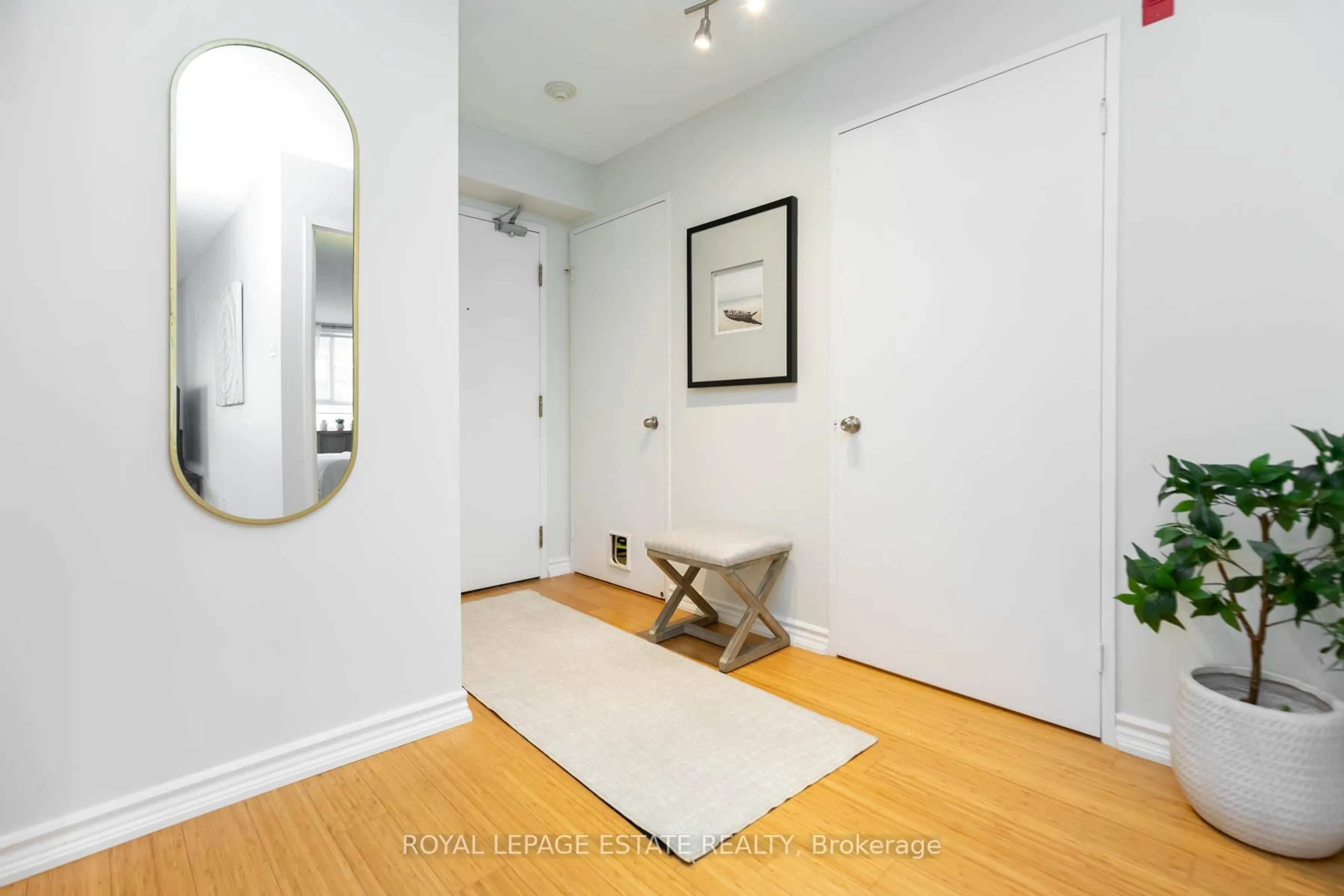 Indoor entryway for 4 Park Vista Dr #604, Toronto Ontario M4B 3M8