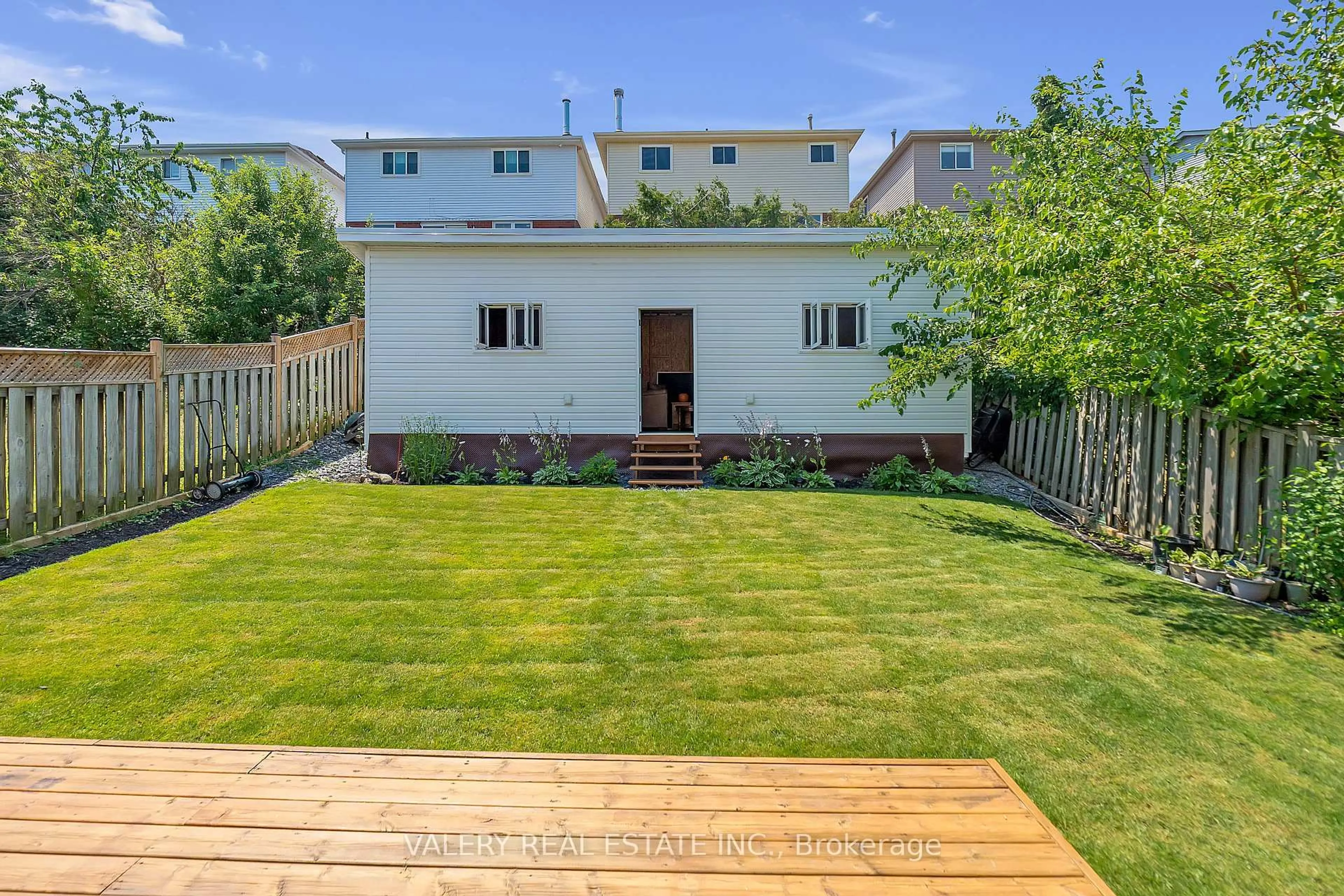 A pic from outside/outdoor area/front of a property/back of a property/a pic from drone, street for 2294 Chapman Crt, Pickering Ontario L1X 2E5