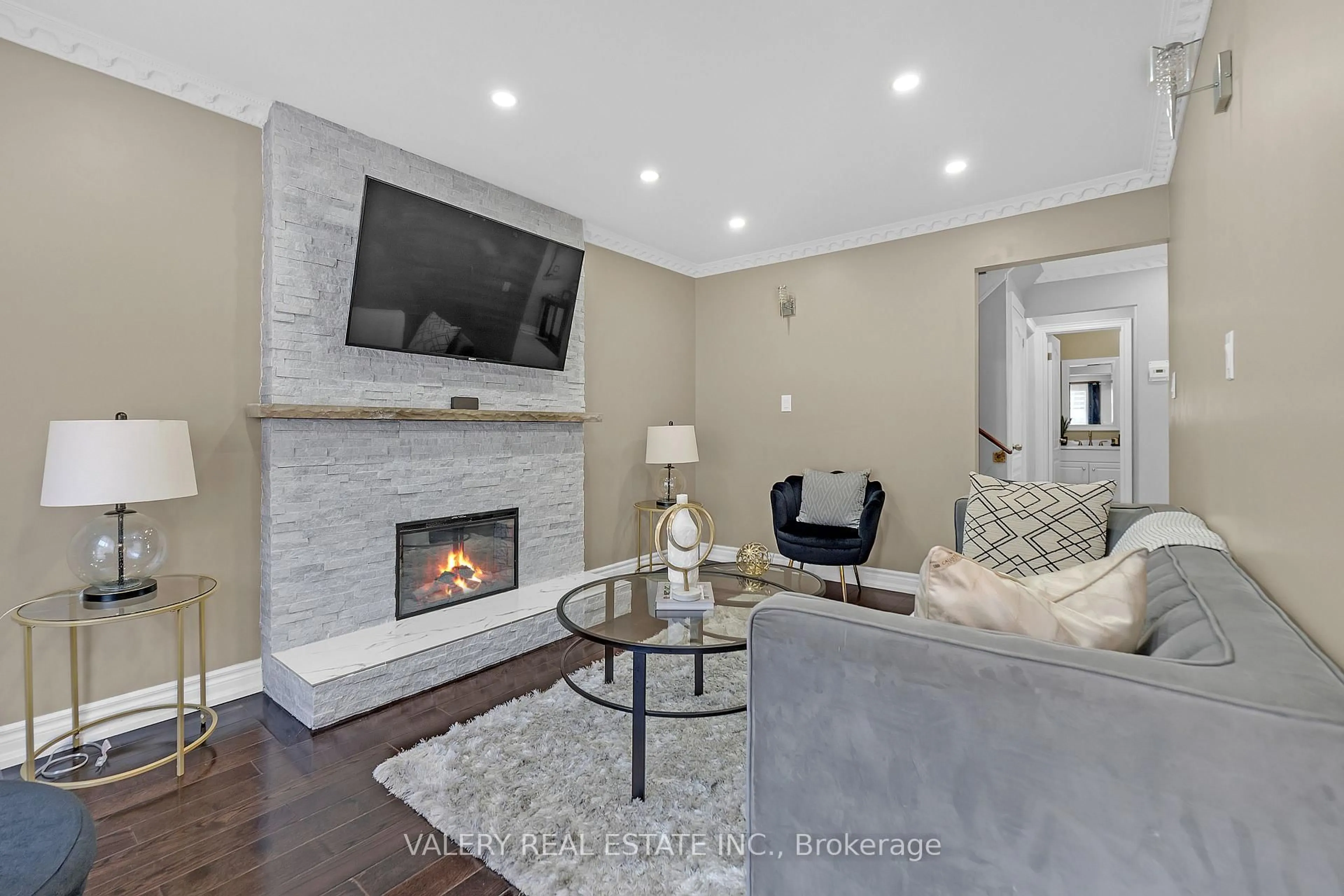 Living room with furniture, unknown for 2294 Chapman Crt, Pickering Ontario L1X 2E5