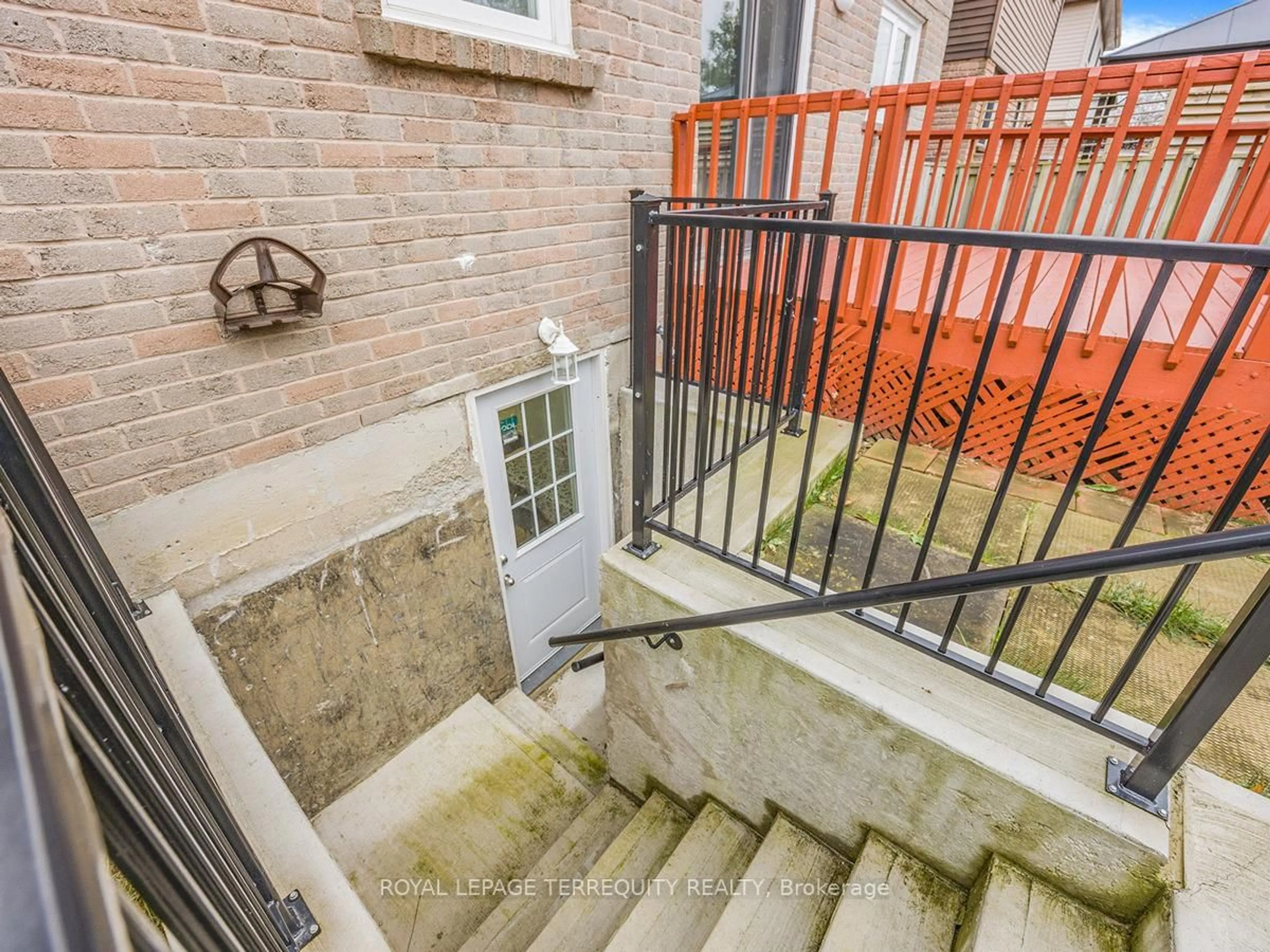 Stairs for 18 Charlton Cres, Ajax Ontario L1S 4B8