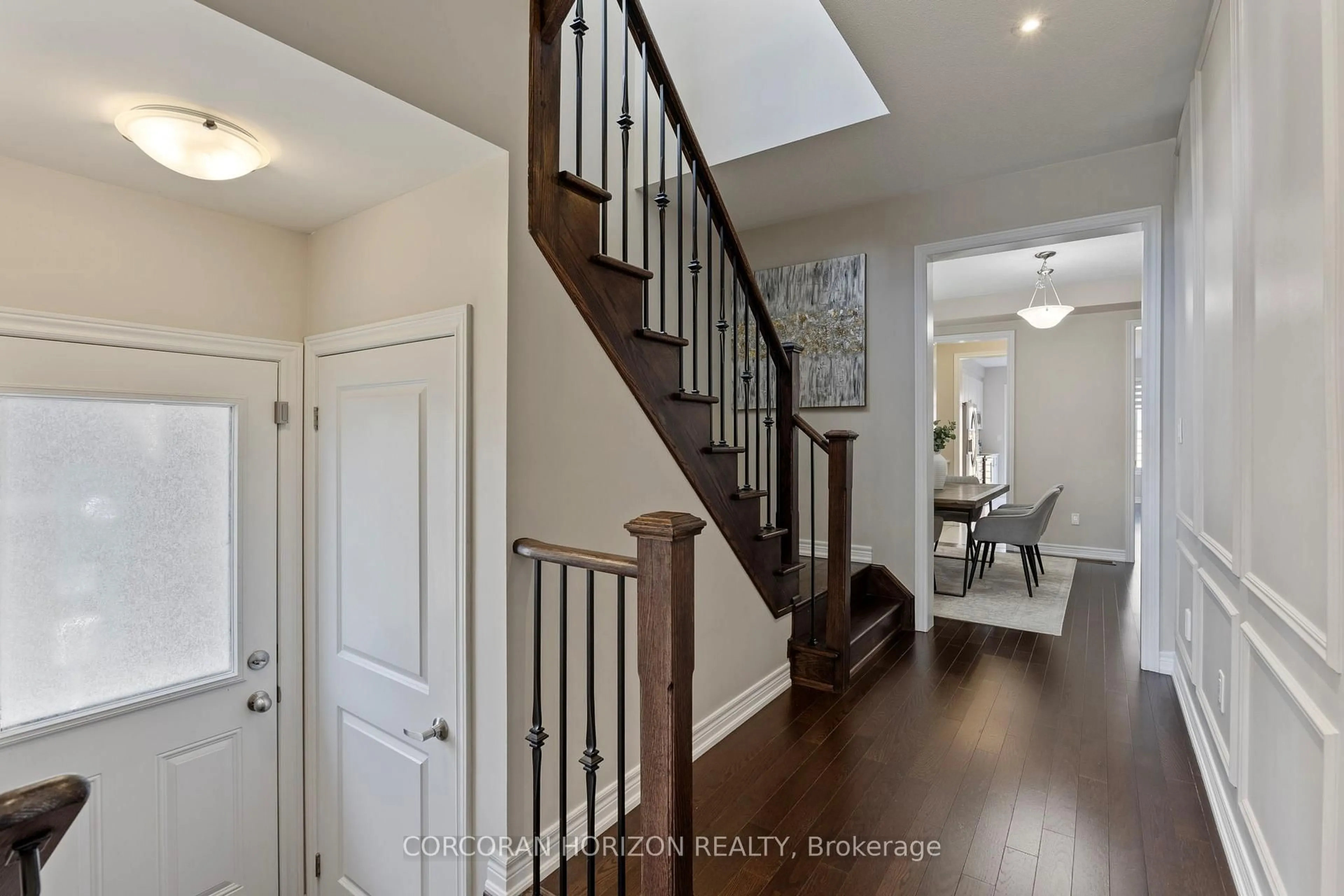 Indoor entryway for 48 Louise Cres, Whitby Ontario L1P 0J8