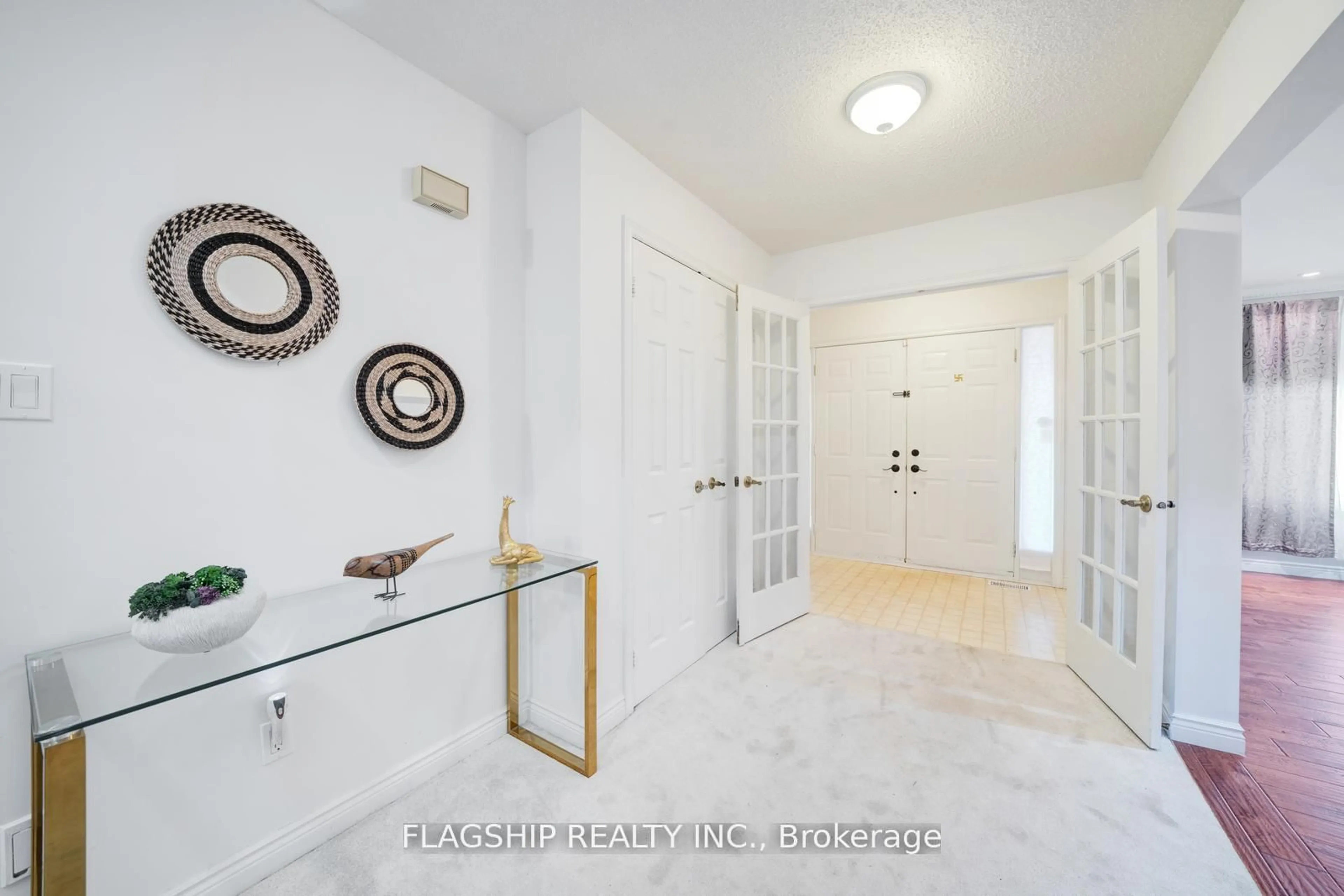 Indoor entryway for 98 Devondale St, Clarington Ontario L1E 2A1