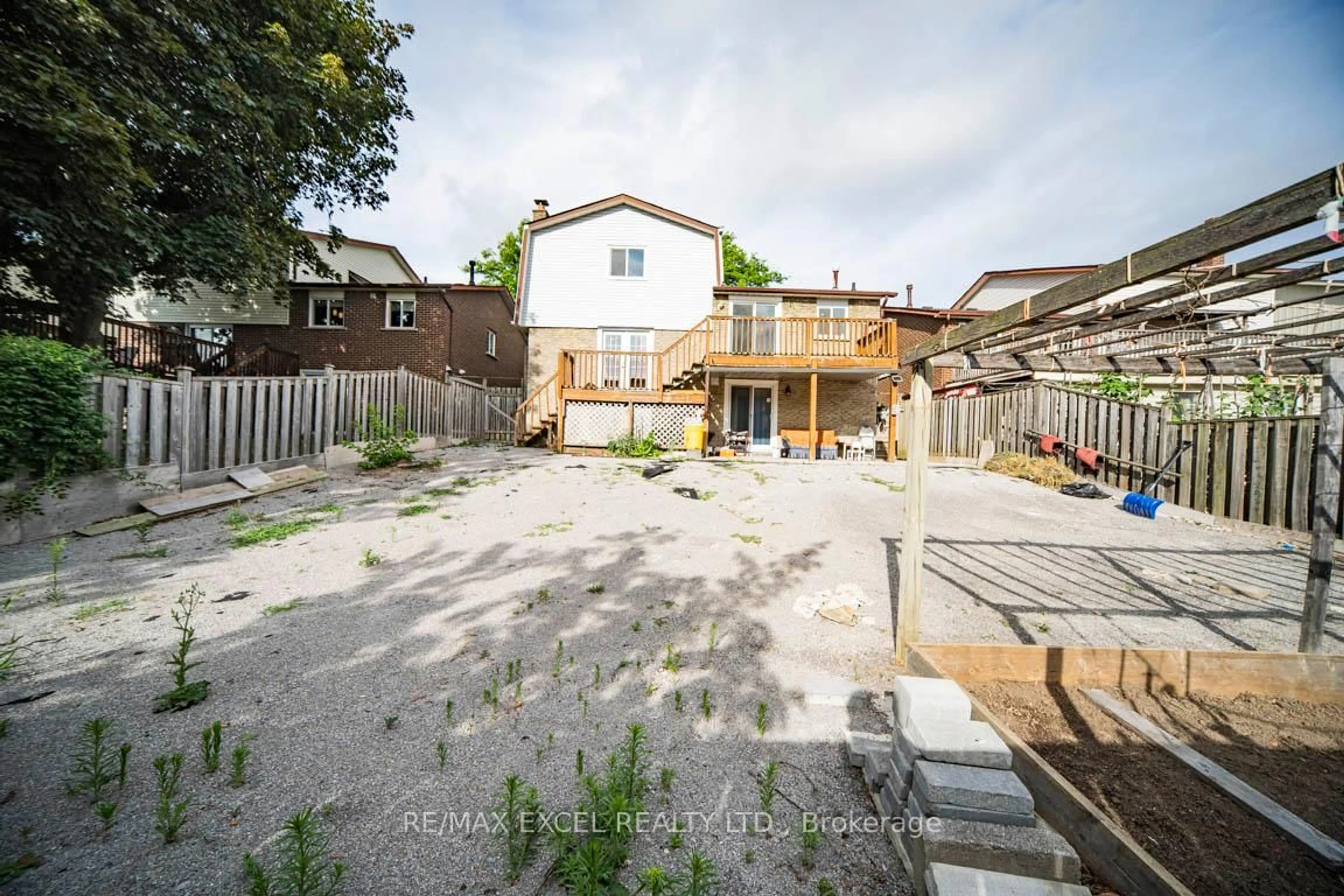 A pic from outside/outdoor area/front of a property/back of a property/a pic from drone, street for 106 Alexmuir Blvd, Toronto Ontario M1V 1H4