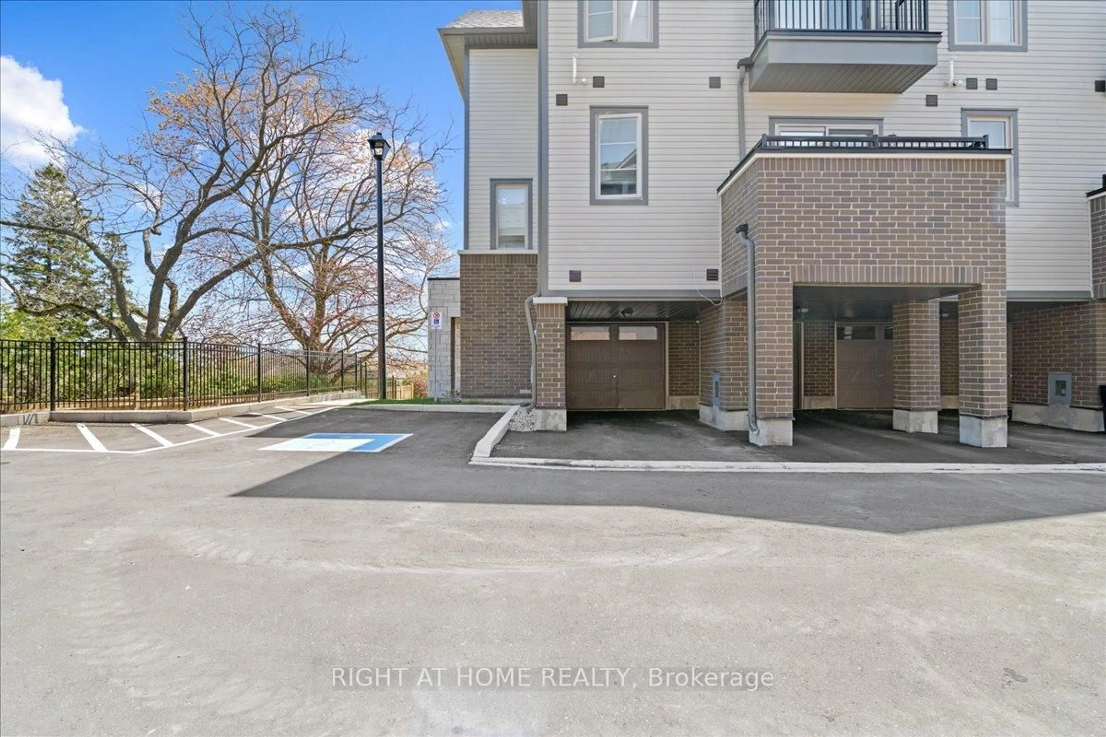 A pic from outside/outdoor area/front of a property/back of a property/a pic from drone, street for 1534 Bloor St, Clarington Ontario L1E 0G9