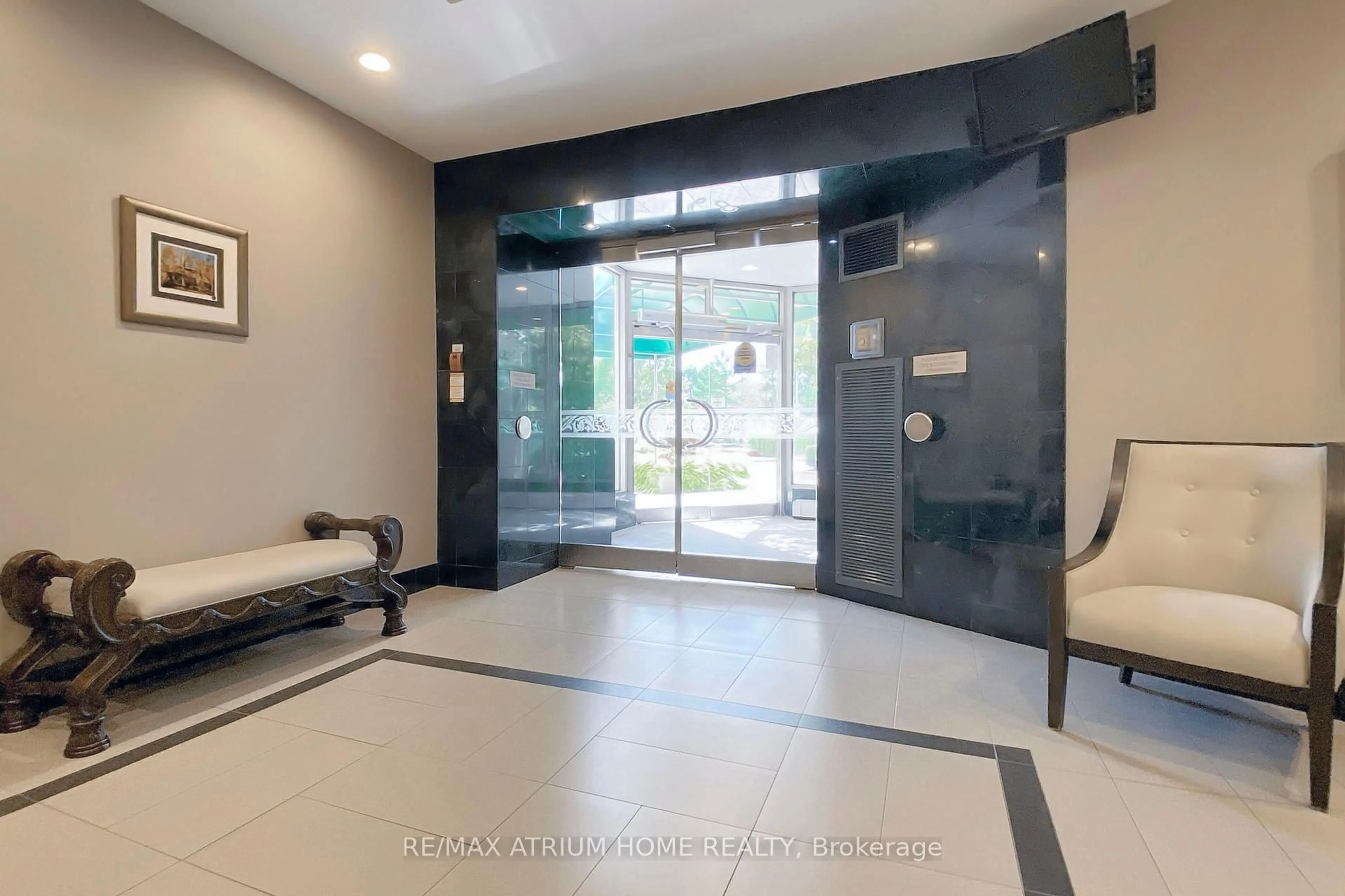 Indoor foyer for 175 Bamburgh Circ ##1411, Toronto Ontario M1W 3X8