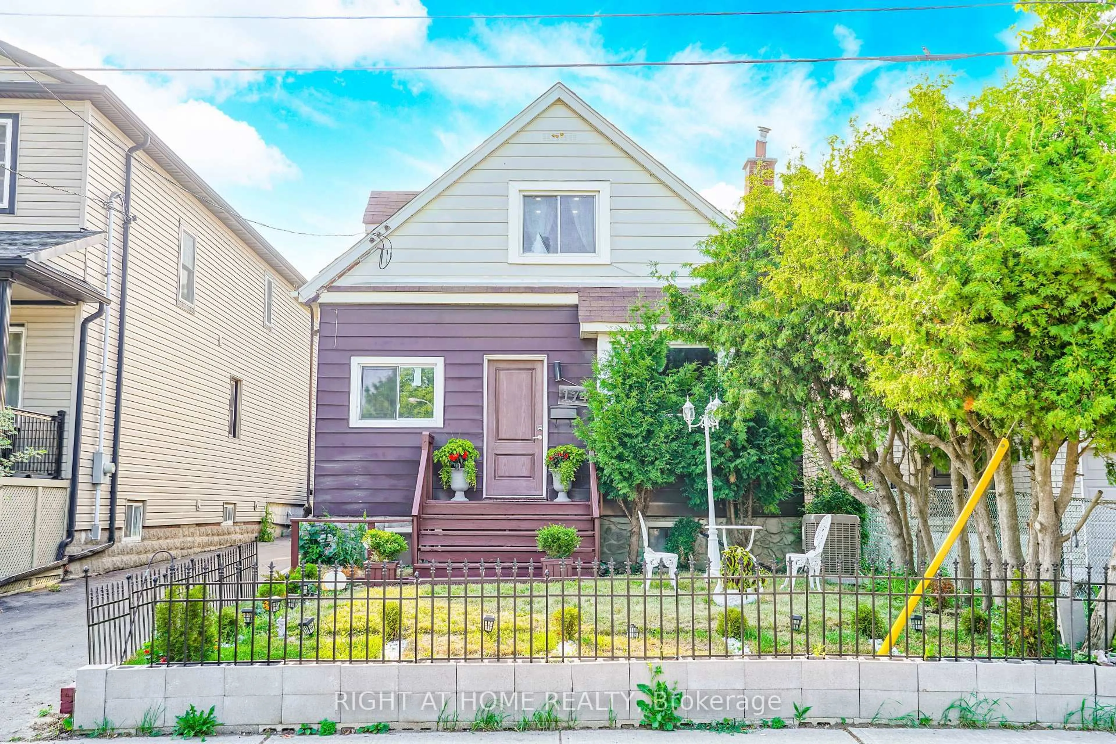 Home with vinyl exterior material, street for 174 Aylesworth Ave, Toronto Ontario M1N 2J6
