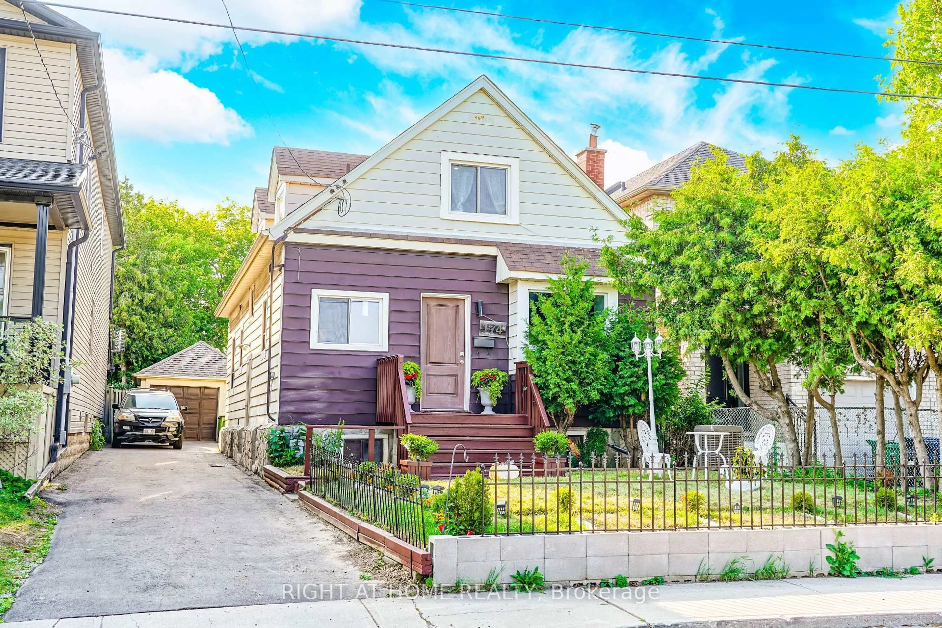 Unknown for 174 Aylesworth Ave, Toronto Ontario M1N 2J6