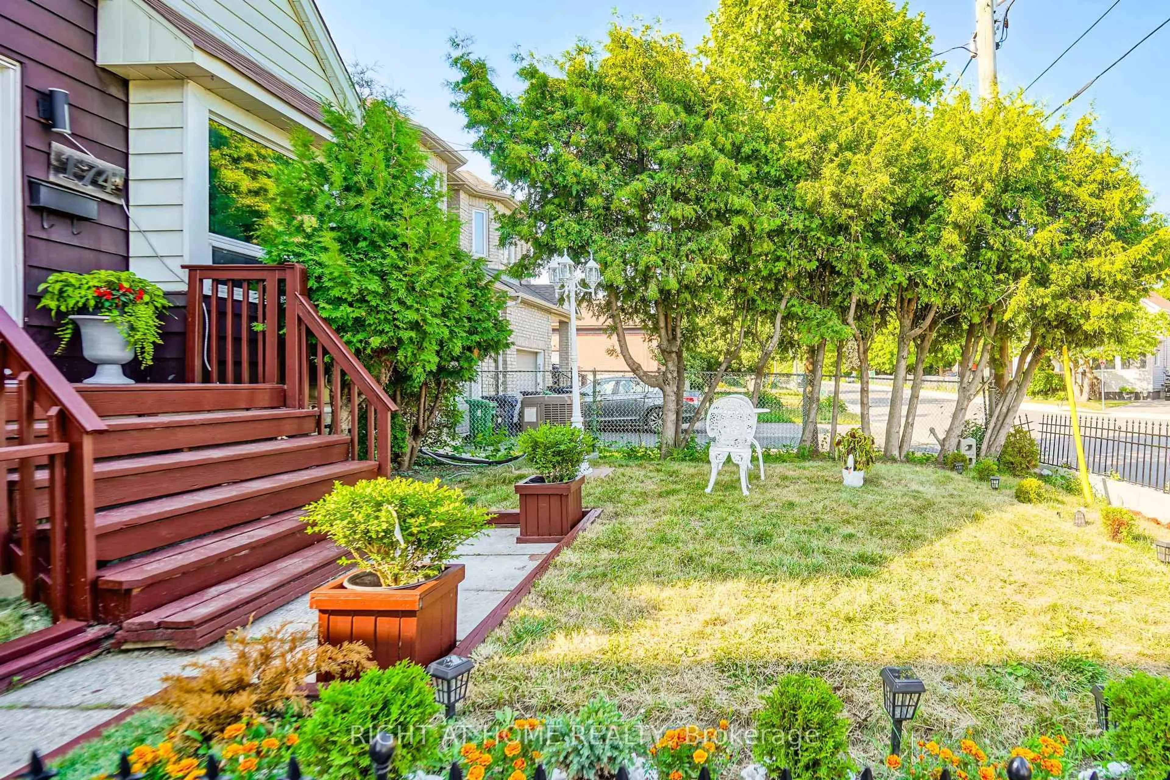 Patio, street for 174 Aylesworth Ave, Toronto Ontario M1N 2J6