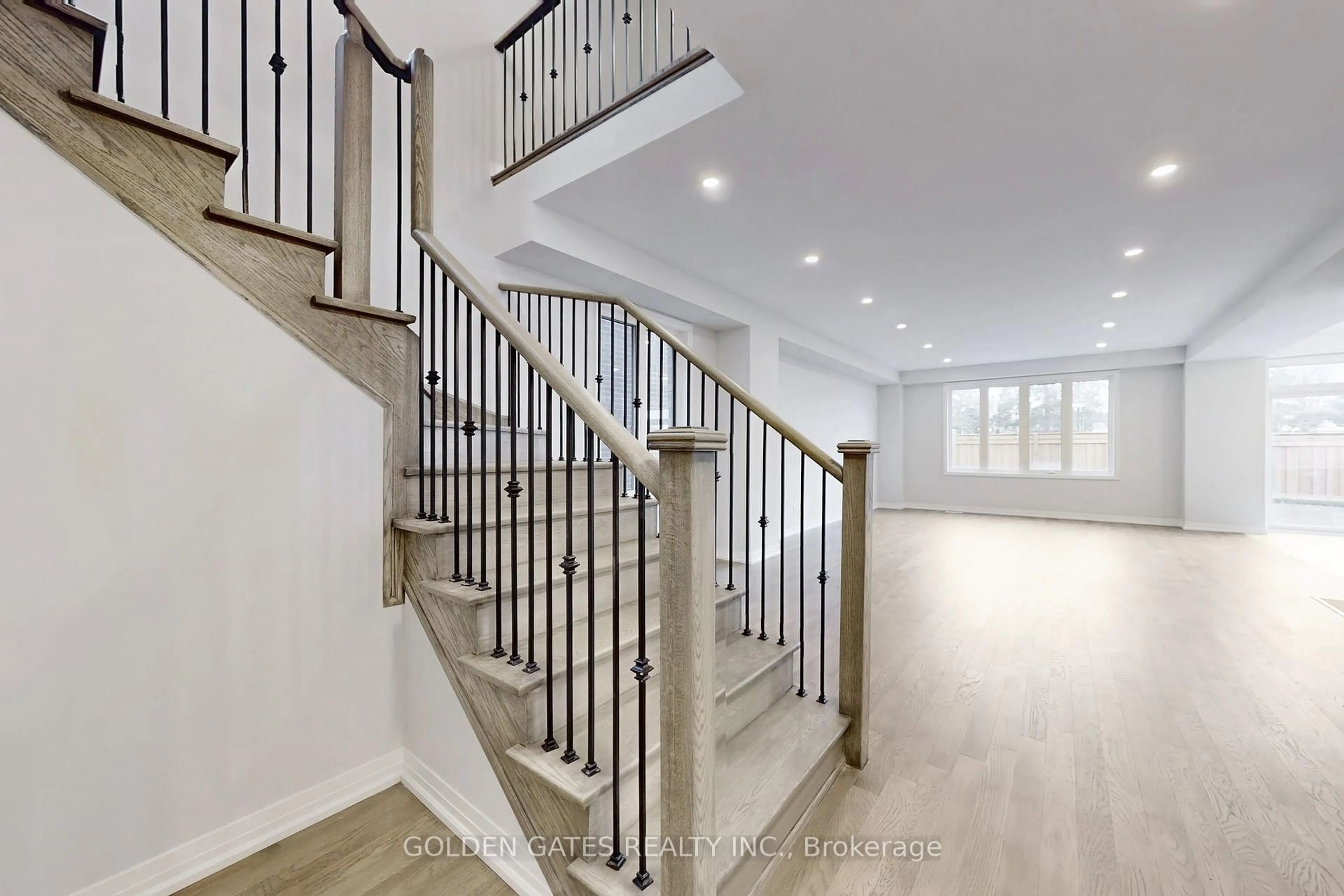 Stairs for 457 Balsam St, Scugog Ontario L9L 1M6