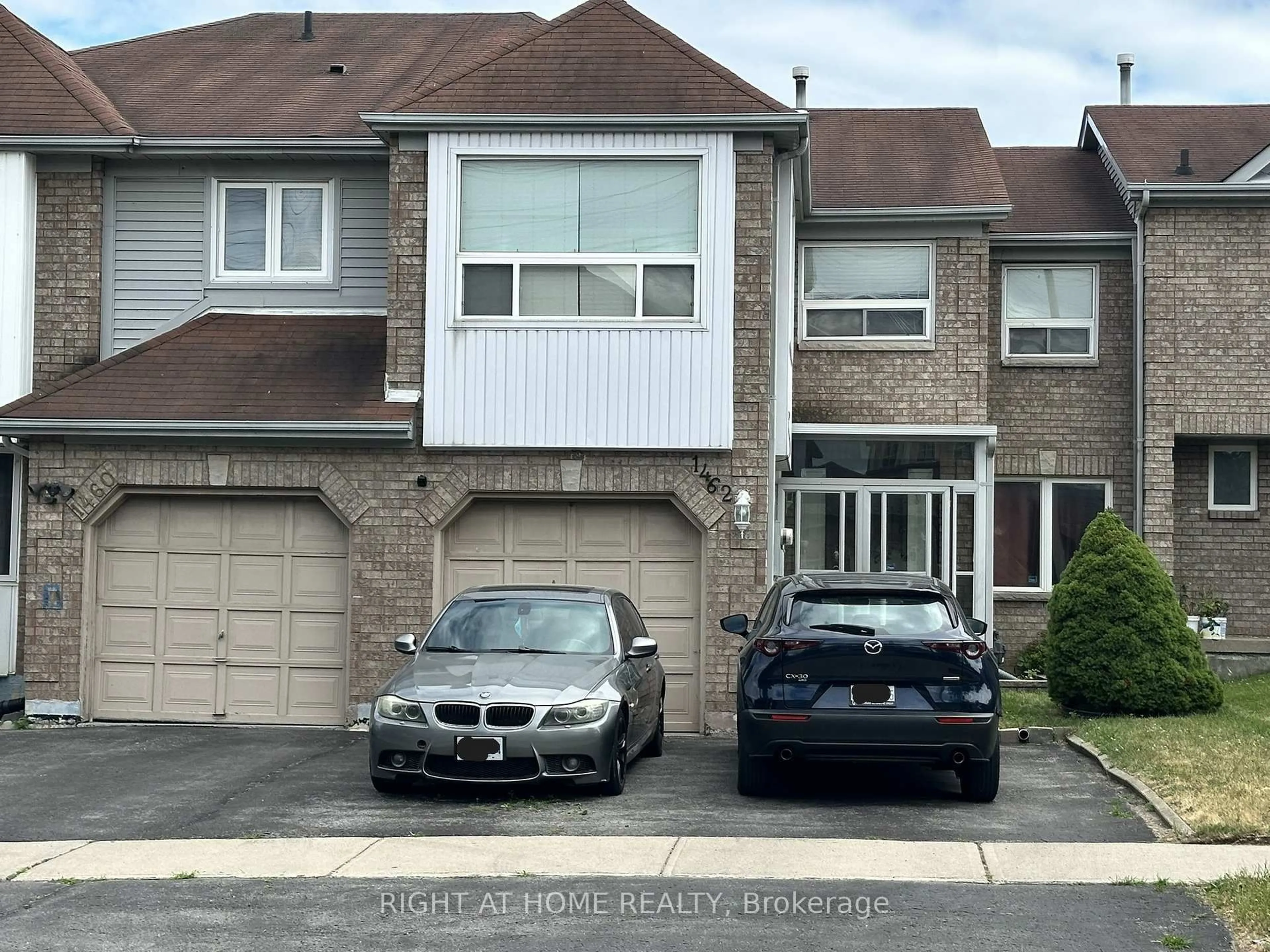 Home with vinyl exterior material, street for 1462 Major Oaks Rd, Pickering Ontario L1X 2N5