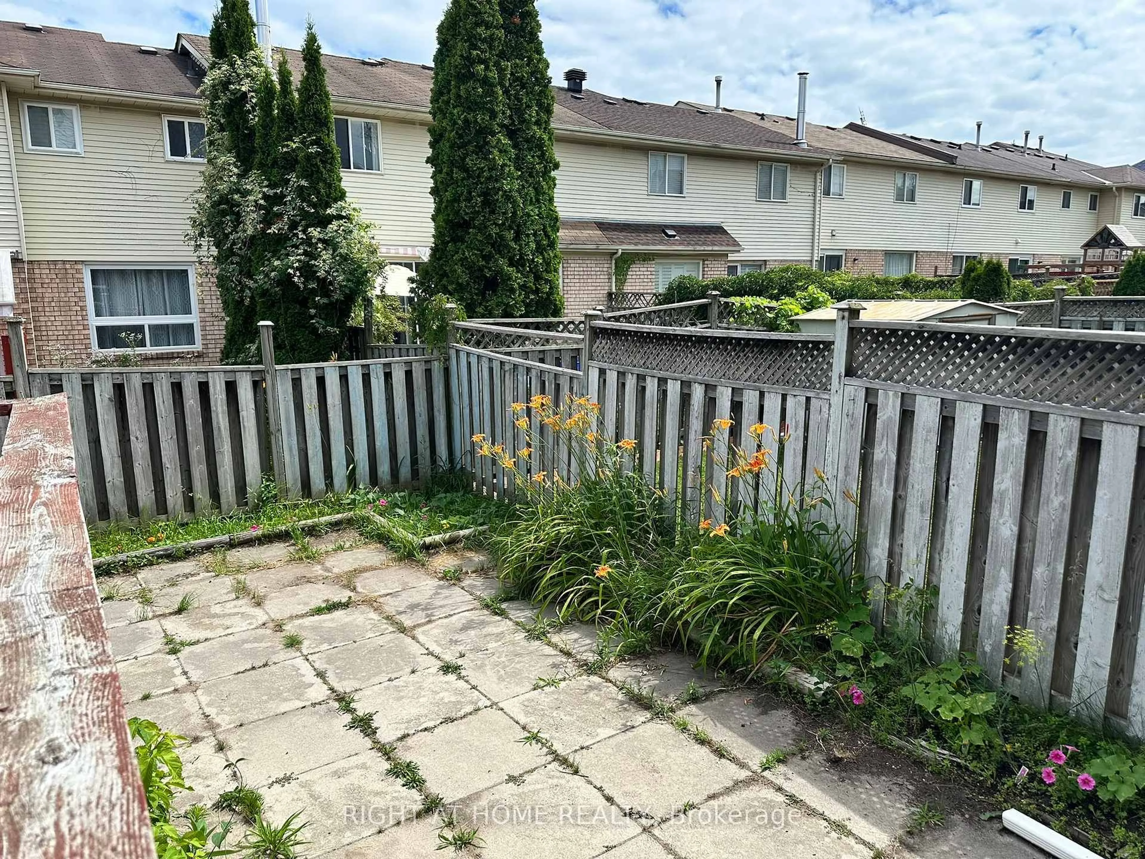 Patio, street for 1462 Major Oaks Rd, Pickering Ontario L1X 2N5
