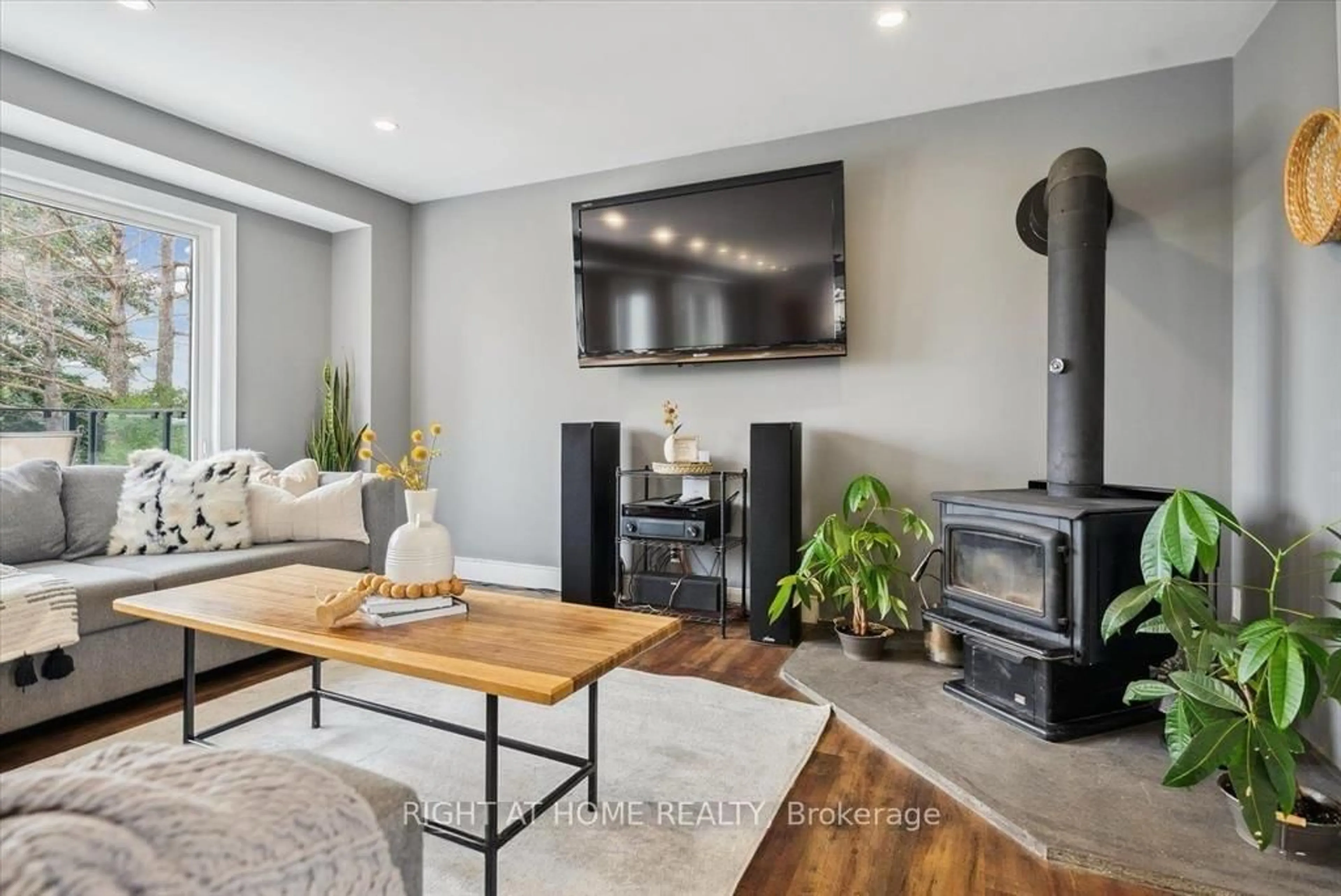 Living room with furniture, unknown for 11561 Russell Rd, Scugog Ontario L9L 1B3