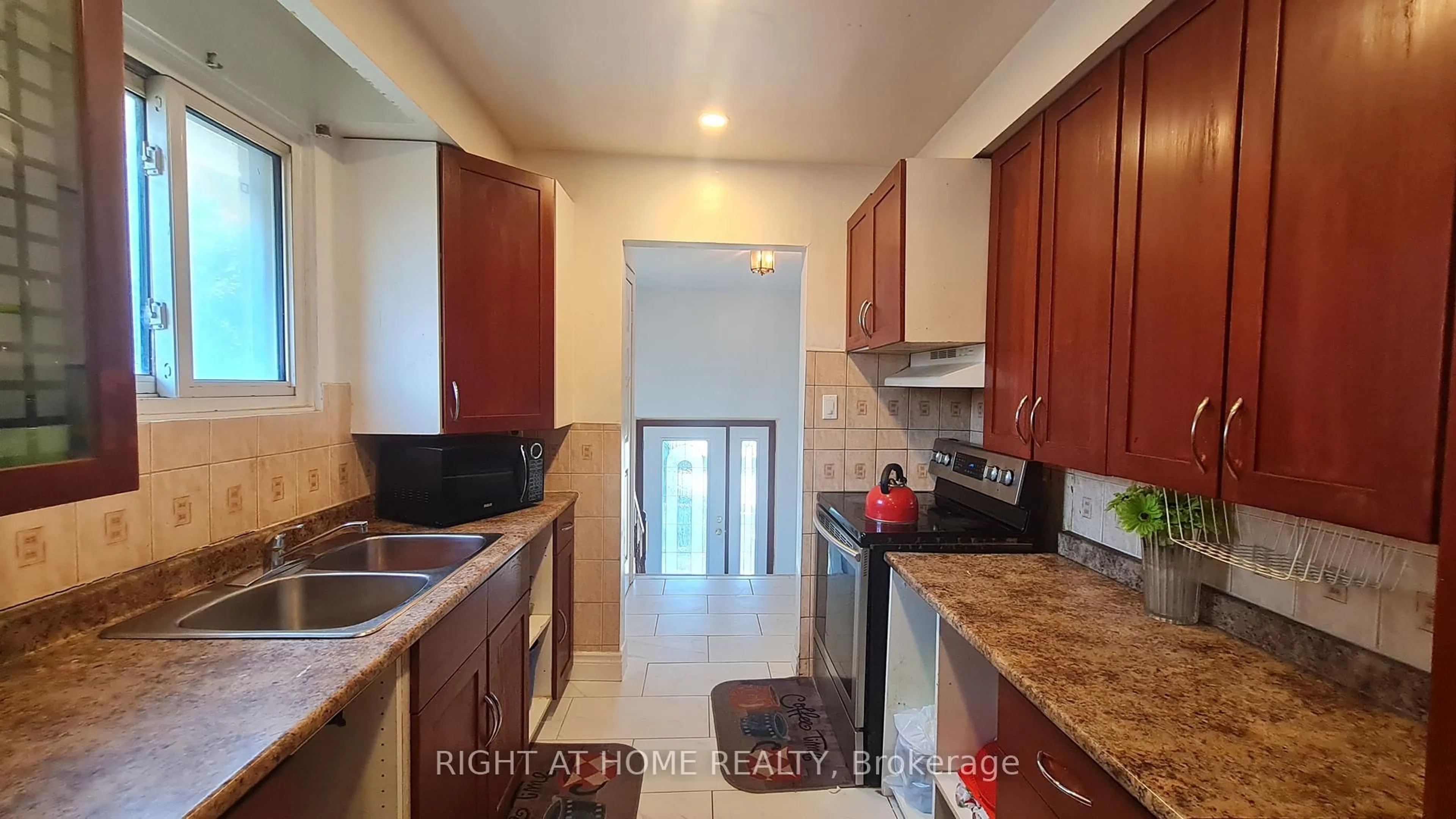 Standard kitchen, ceramic/tile floor for 55 Littleleaf Dr, Toronto Ontario M1B 1Y7
